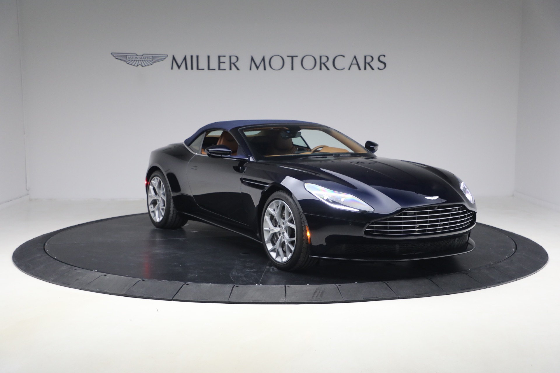Used-2019-Aston-Martin-DB11-Volante