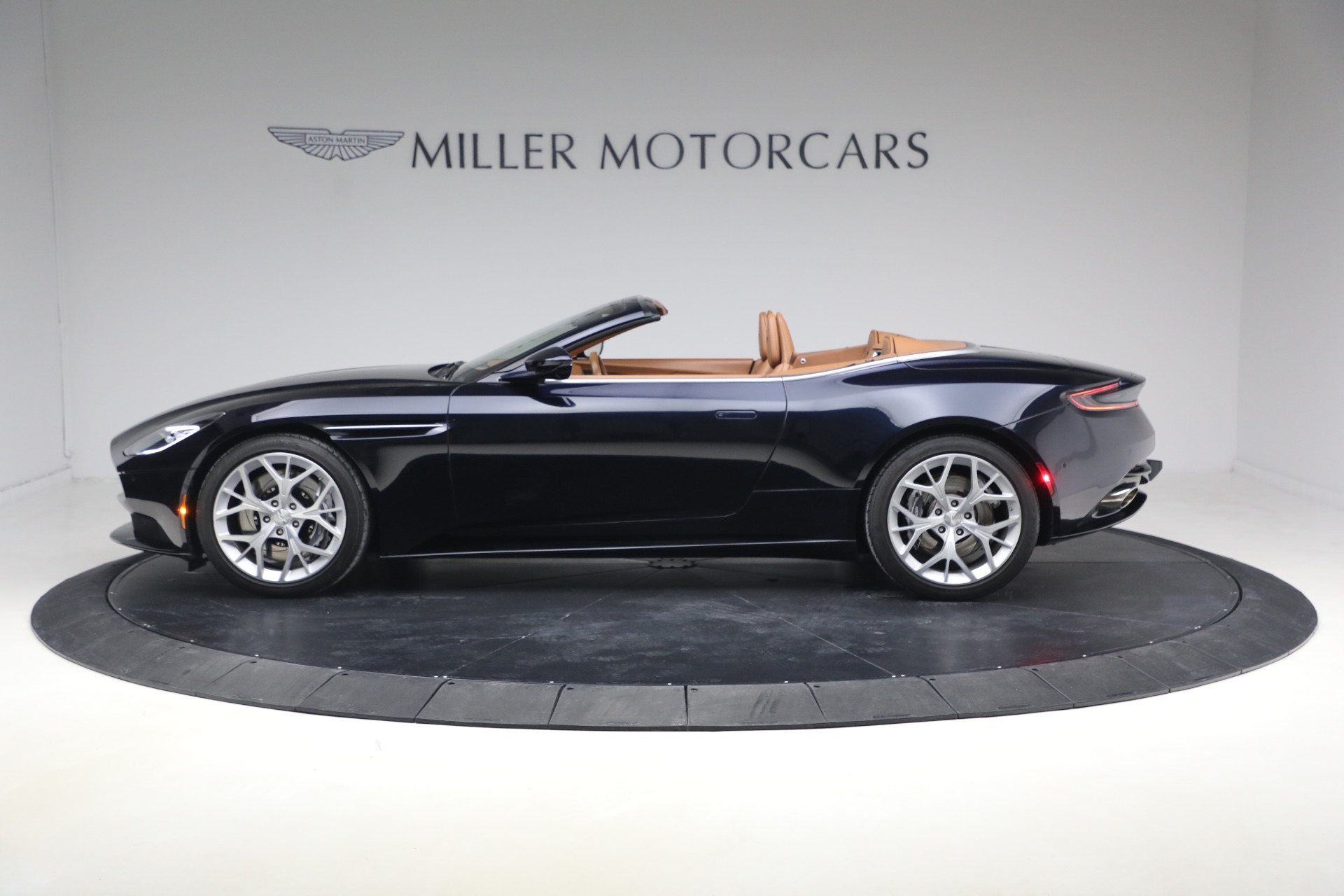 Used-2019-Aston-Martin-DB11-Volante