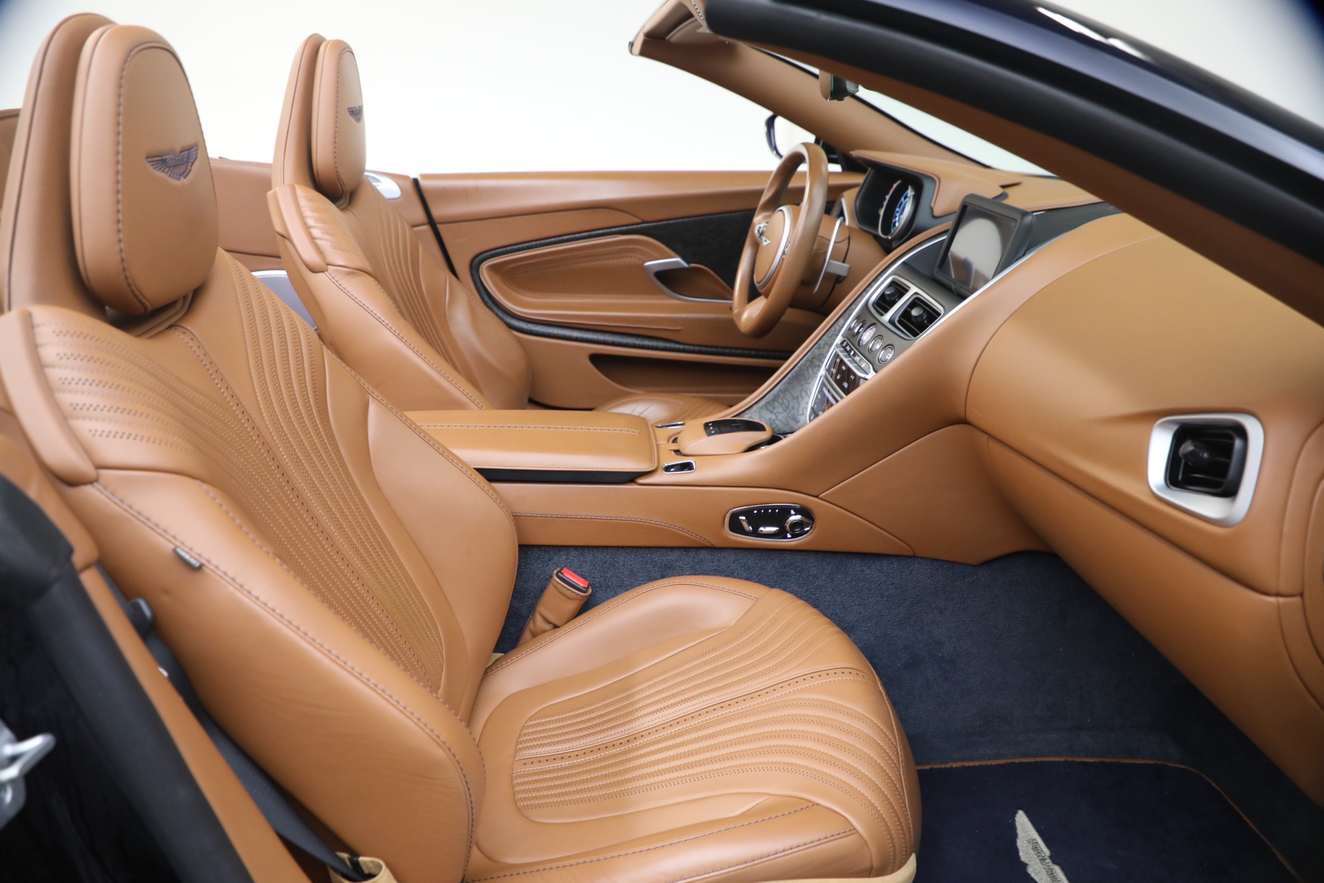 Used-2019-Aston-Martin-DB11-Volante