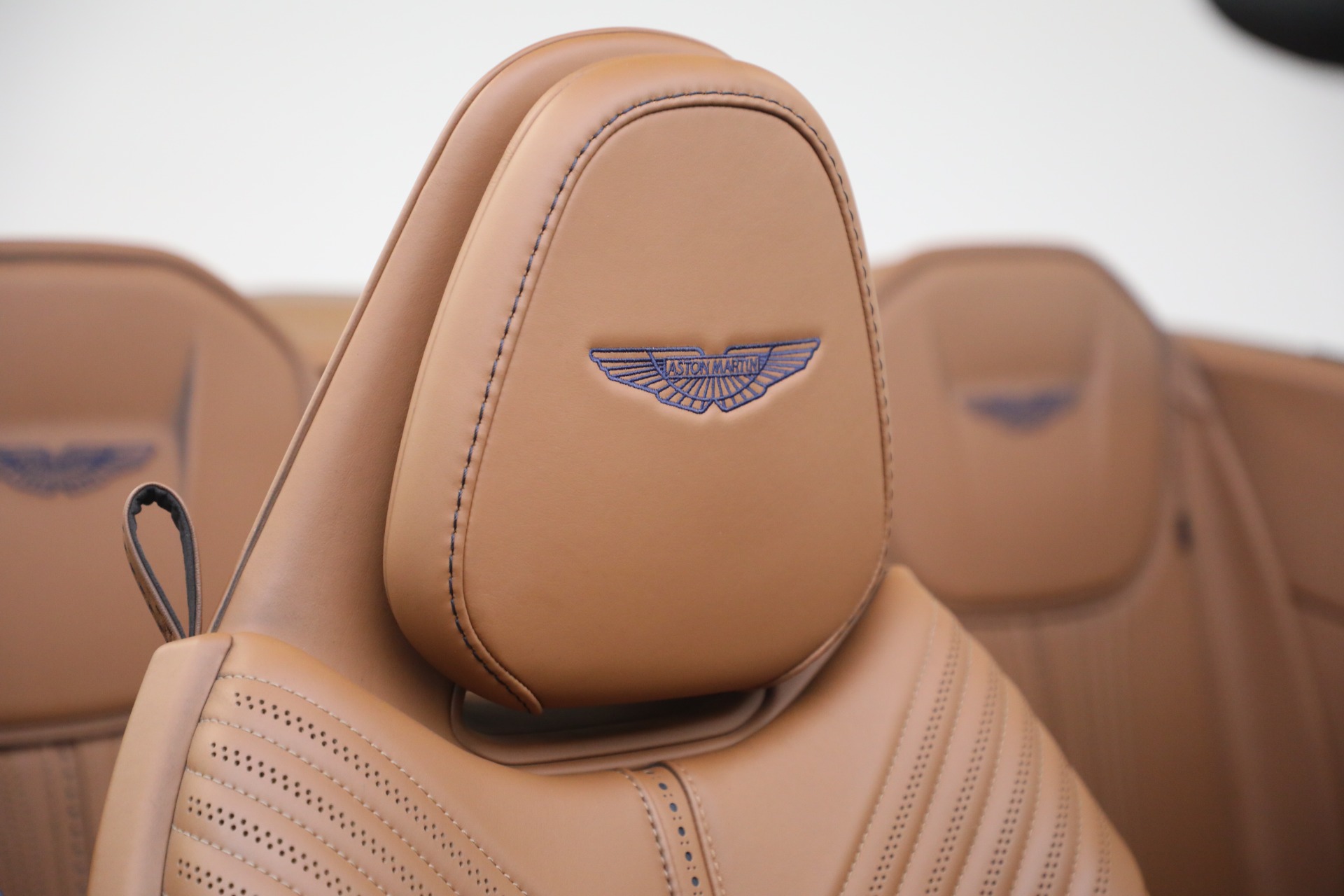 Used-2019-Aston-Martin-DB11-Volante