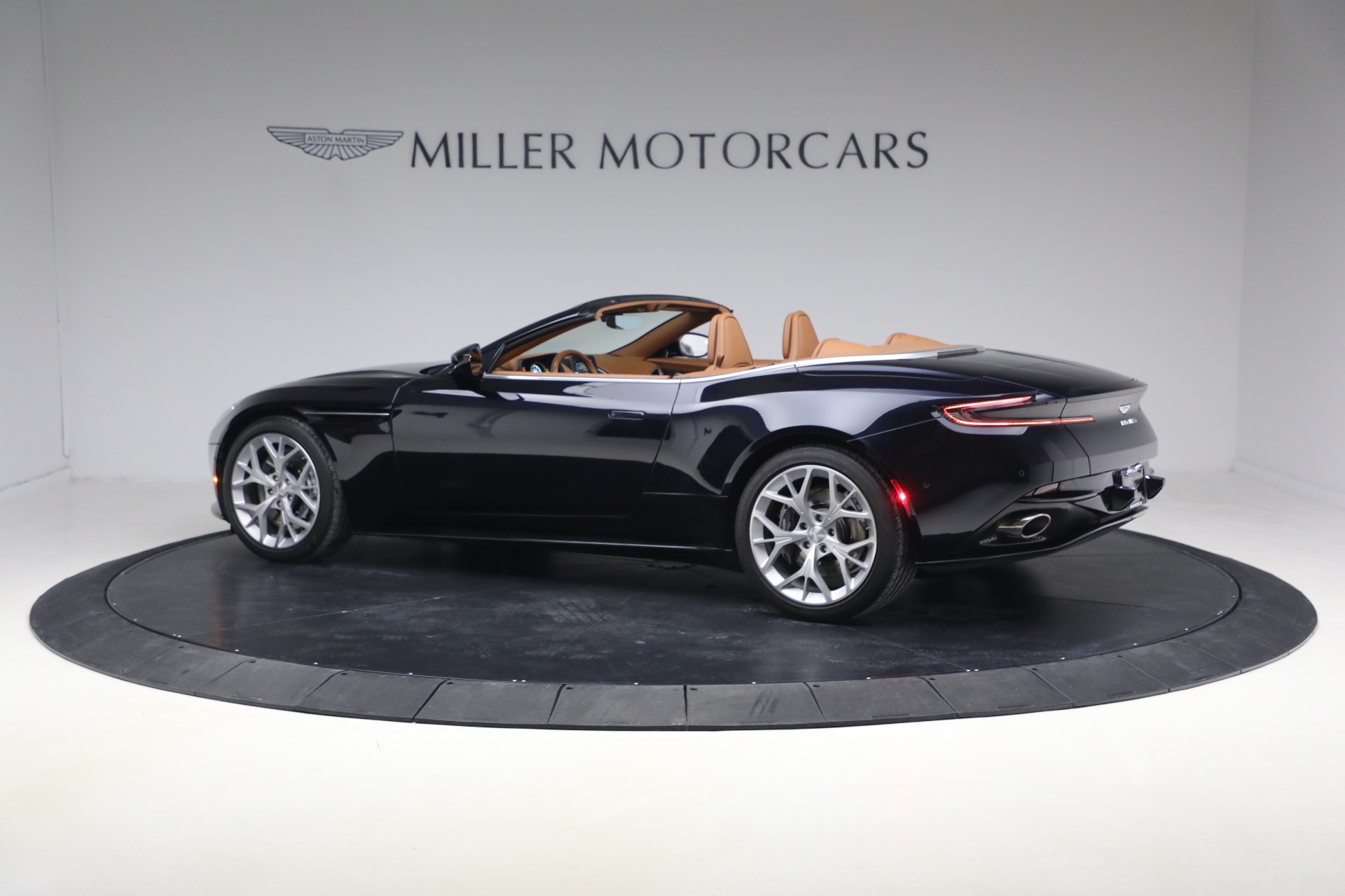 Used-2019-Aston-Martin-DB11-Volante