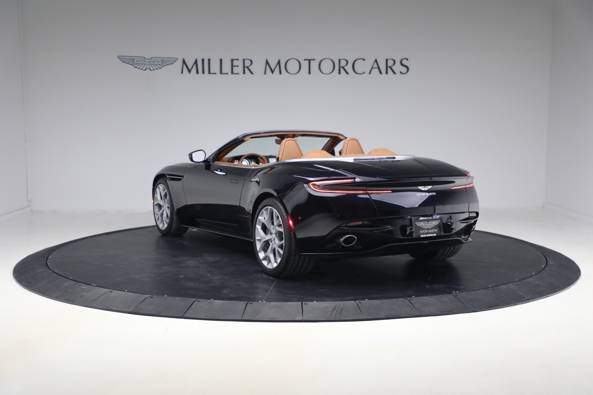 Used-2019-Aston-Martin-DB11-Volante