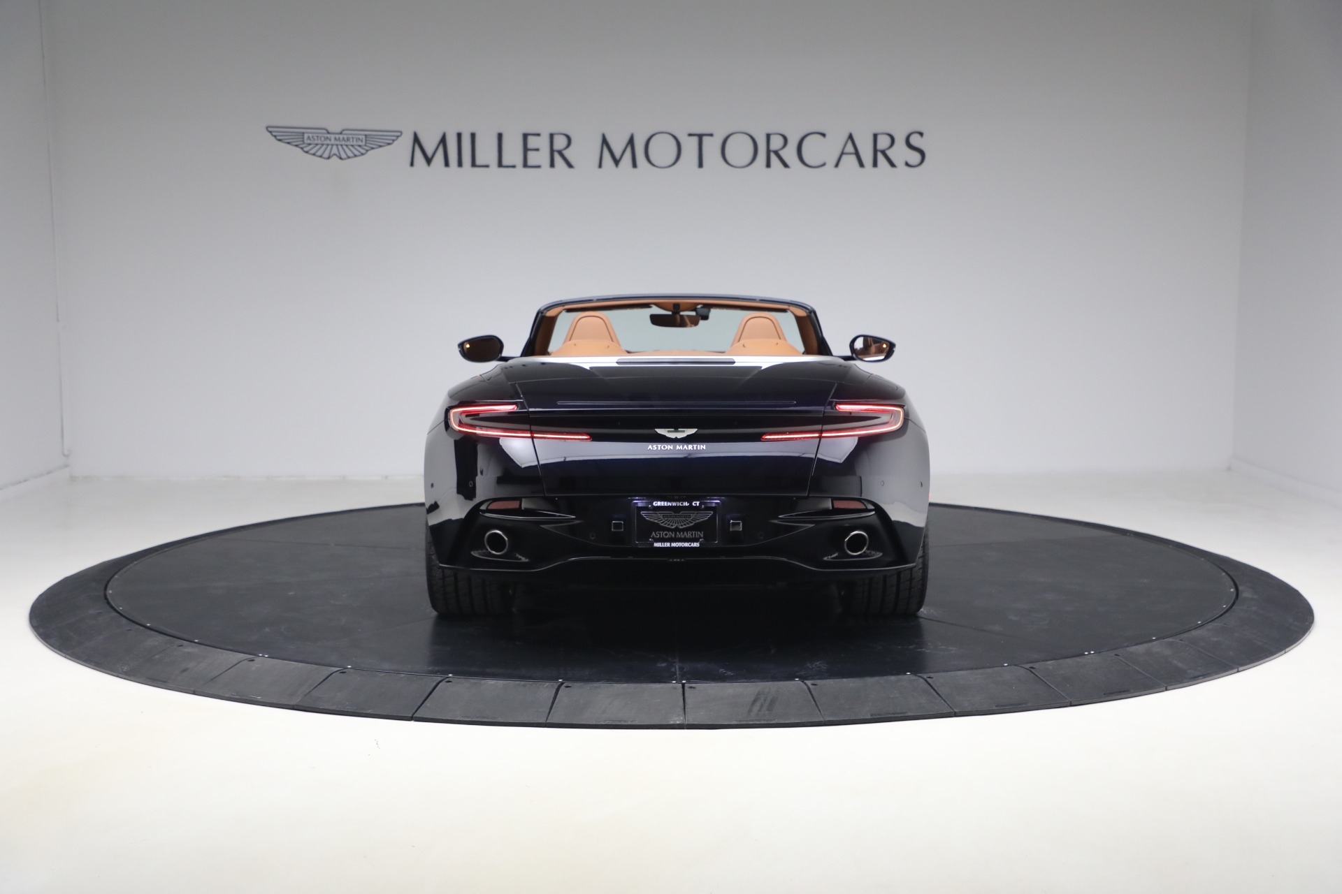 Used-2019-Aston-Martin-DB11-Volante