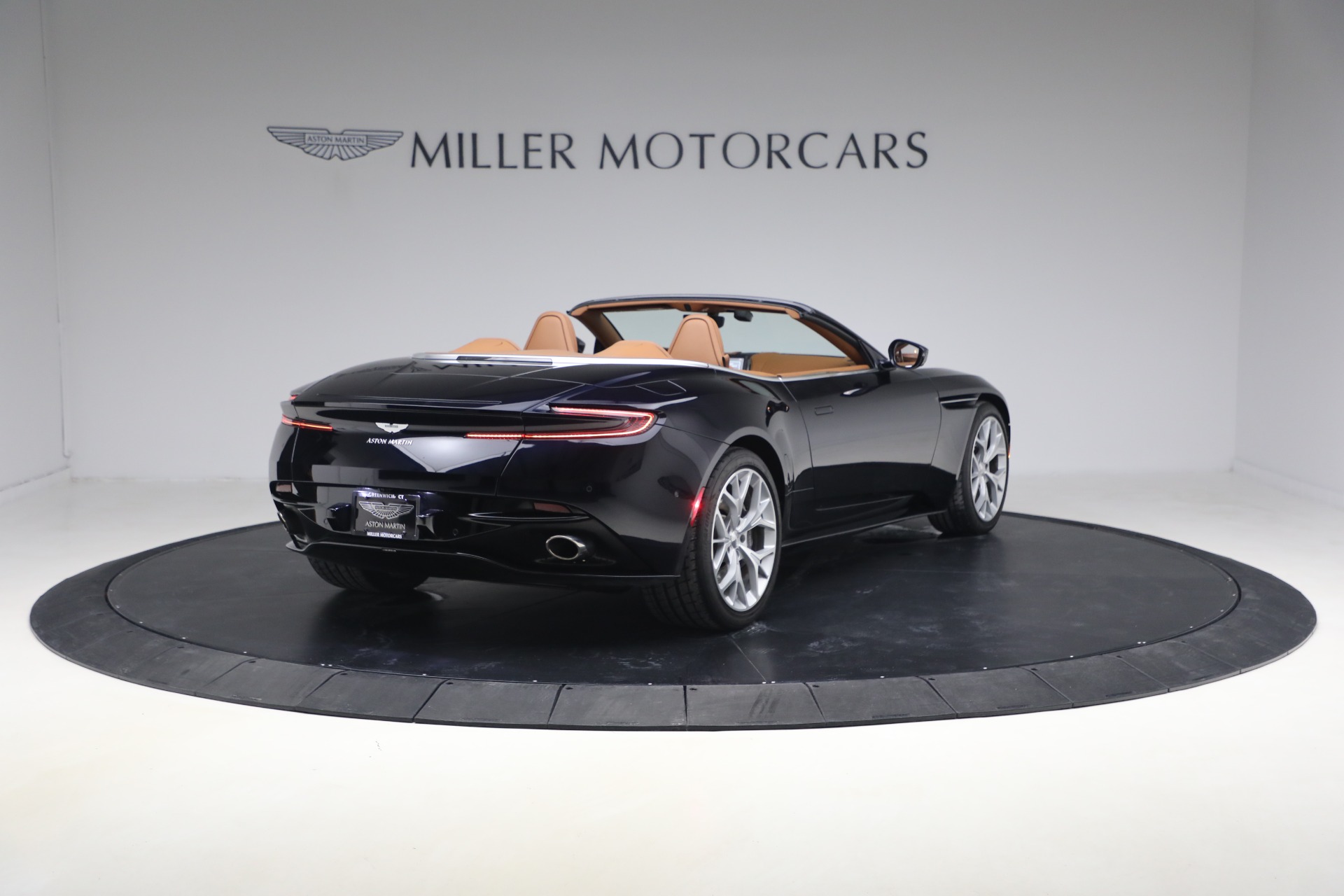 Used-2019-Aston-Martin-DB11-Volante