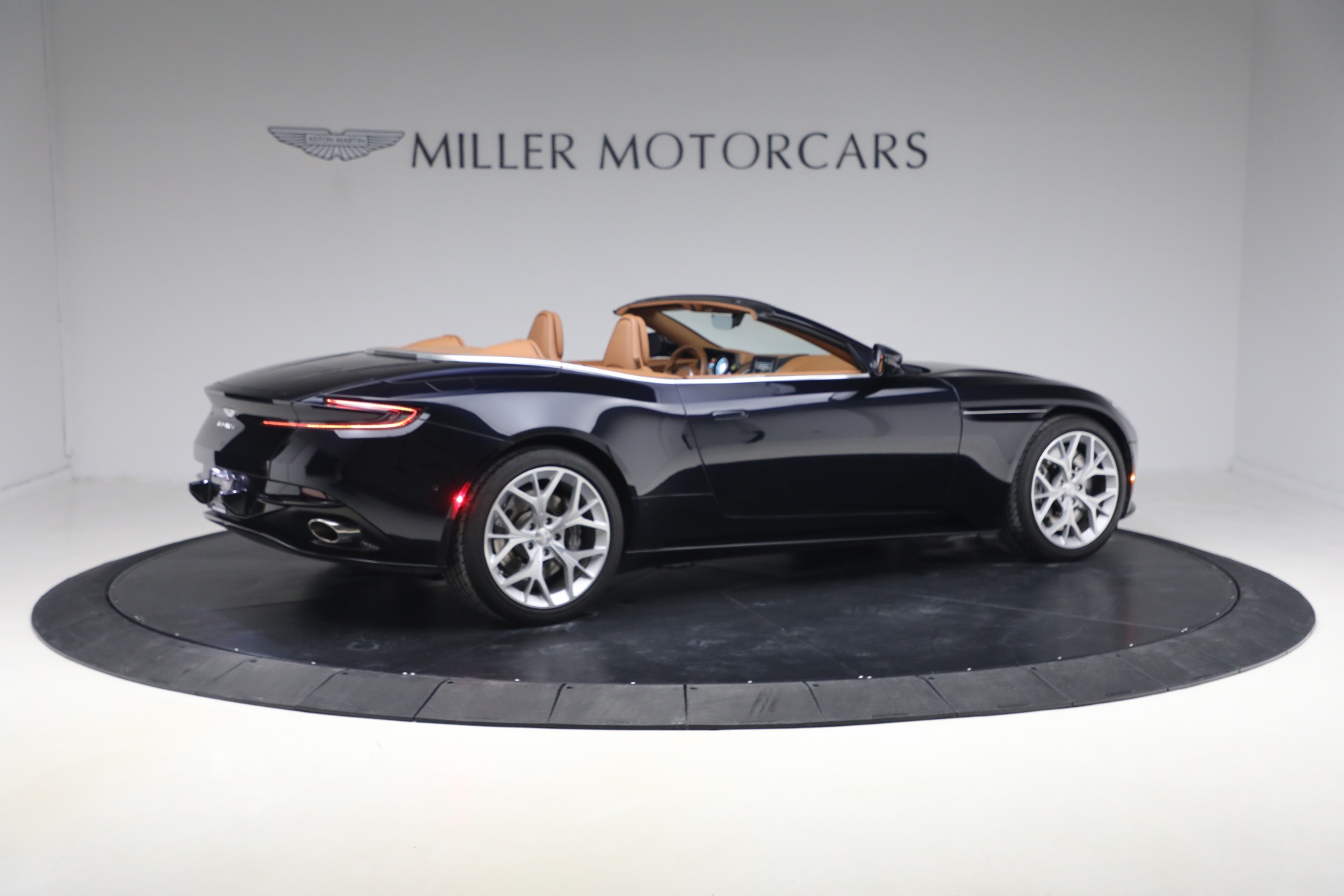 Used-2019-Aston-Martin-DB11-Volante