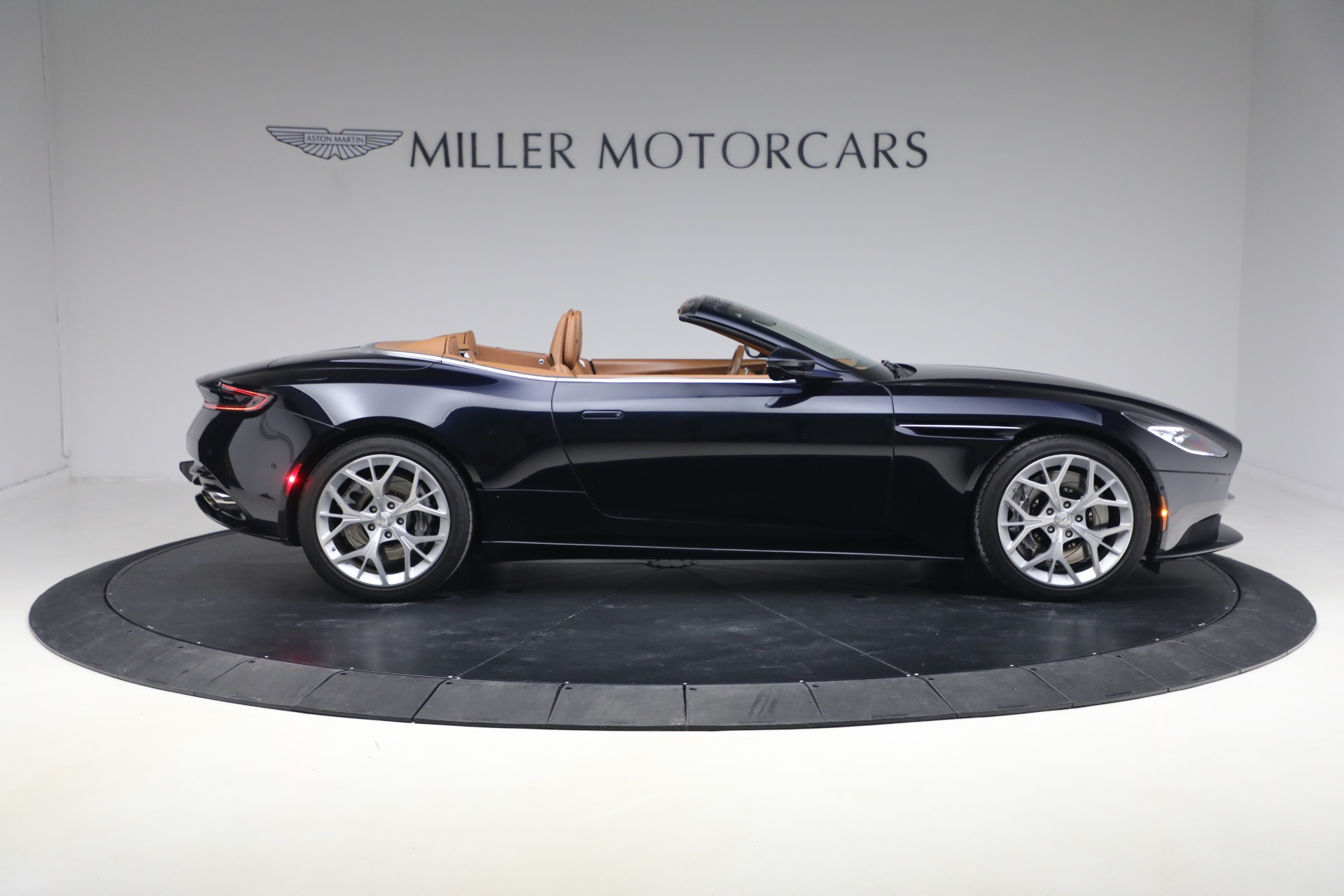Used-2019-Aston-Martin-DB11-Volante