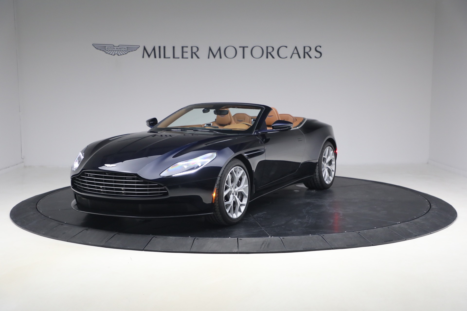 Used-2019-Aston-Martin-DB11-Volante