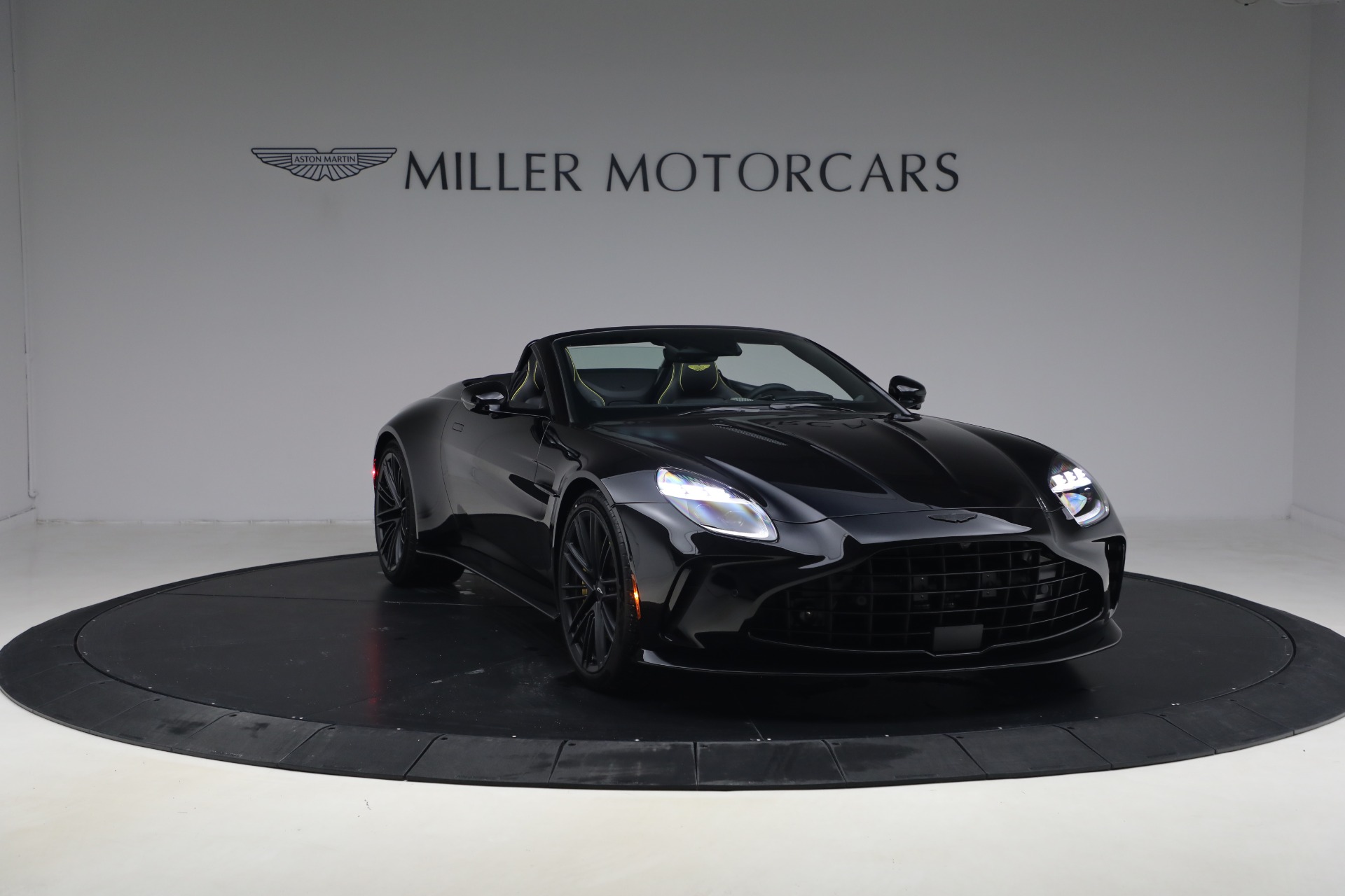 New-2026-Aston-Martin-Vantage-Roadster