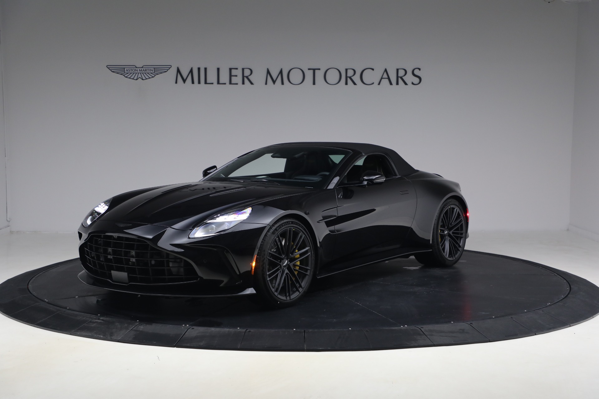 New-2026-Aston-Martin-Vantage-Roadster