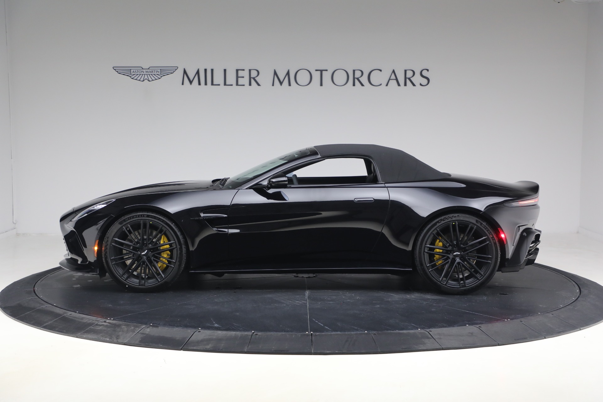 New-2026-Aston-Martin-Vantage-Roadster