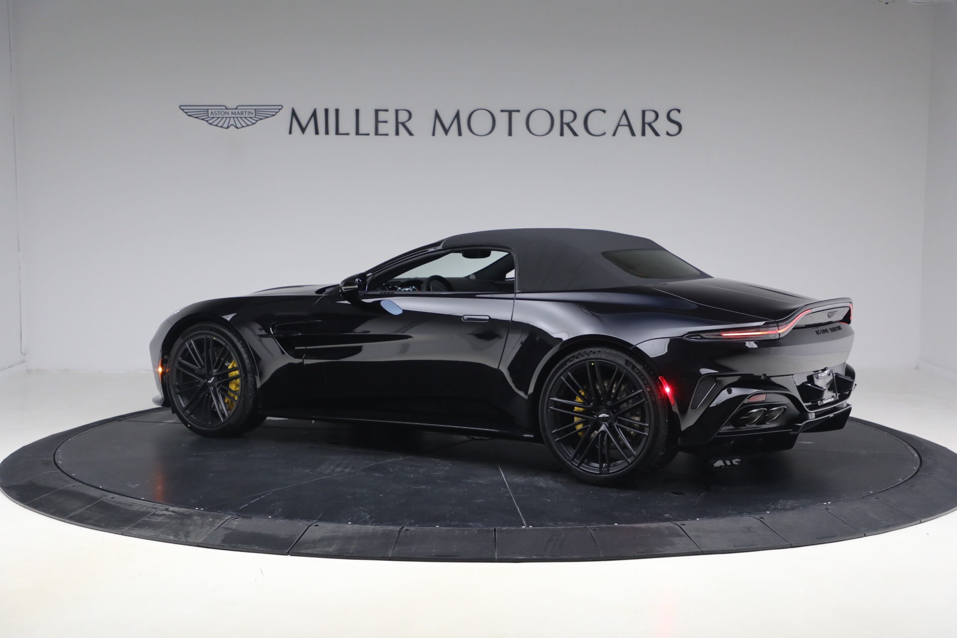 New-2026-Aston-Martin-Vantage-Roadster