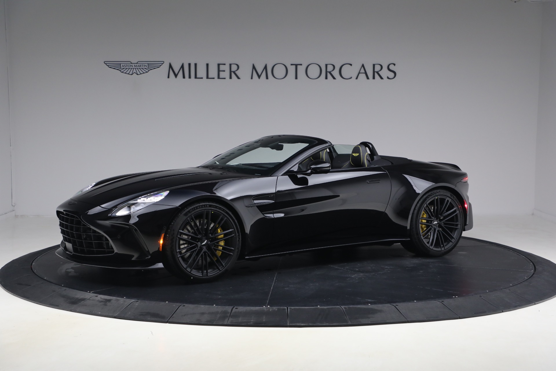 New-2026-Aston-Martin-Vantage-Roadster