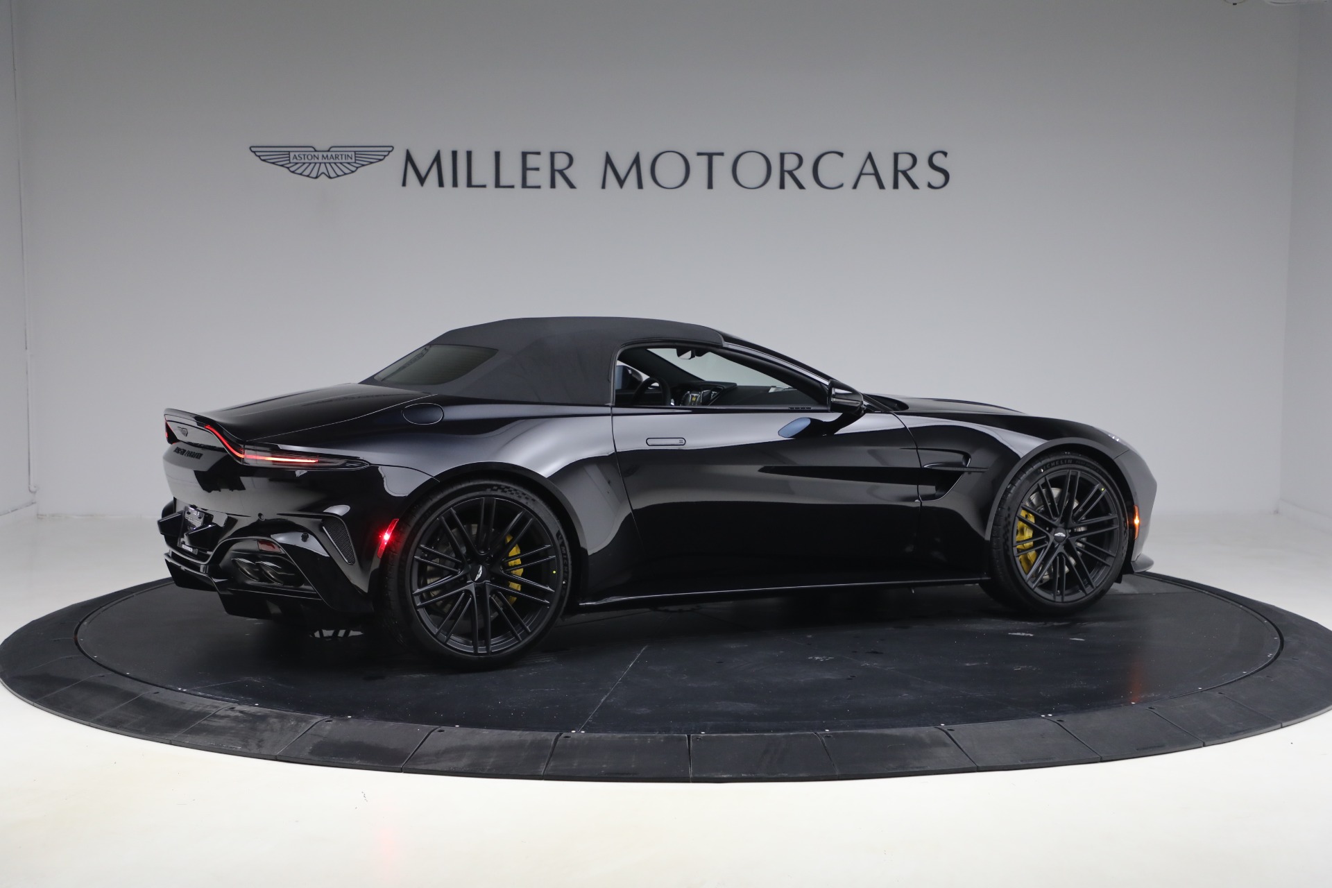 New-2026-Aston-Martin-Vantage-Roadster