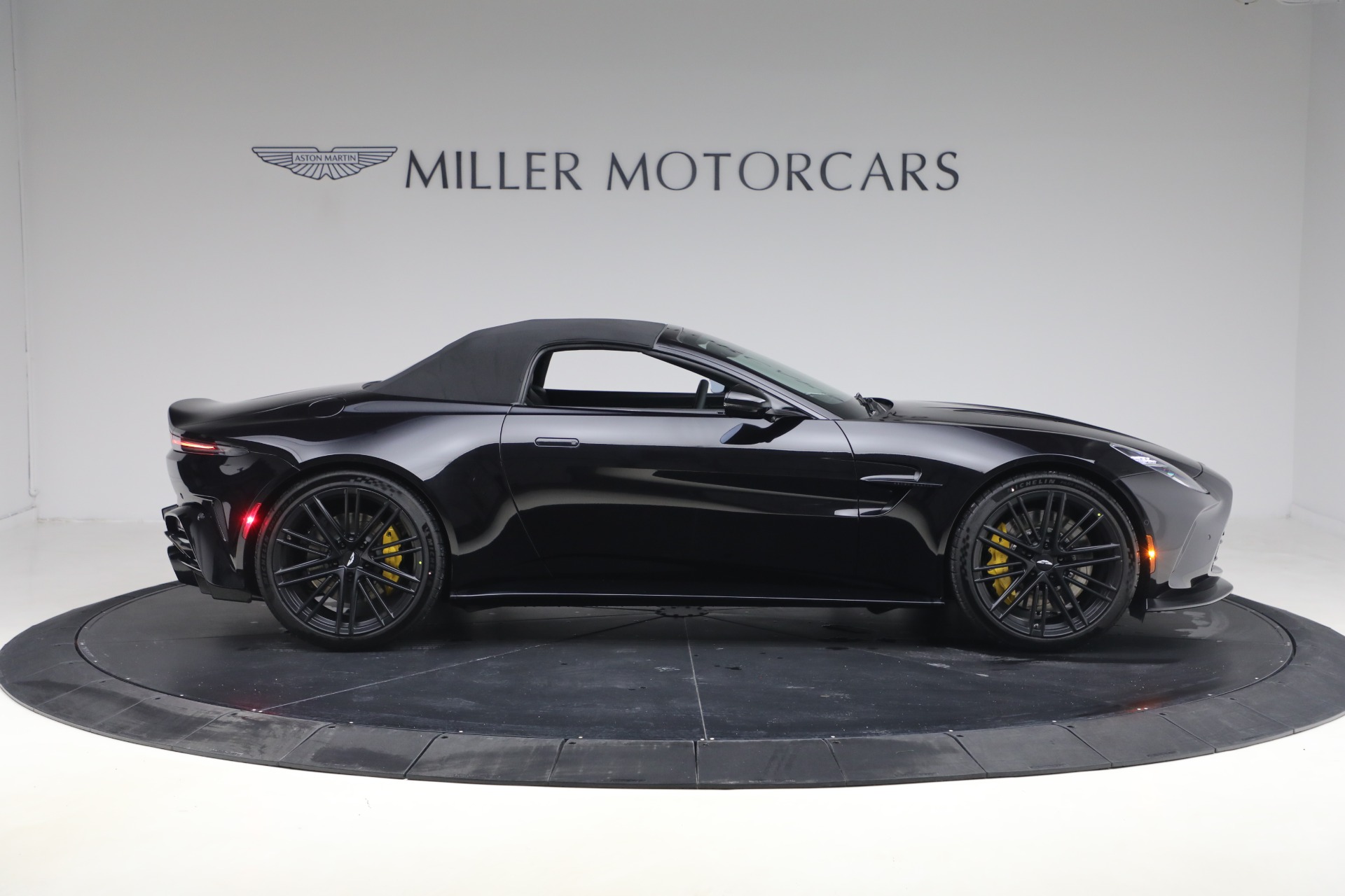 New-2026-Aston-Martin-Vantage-Roadster