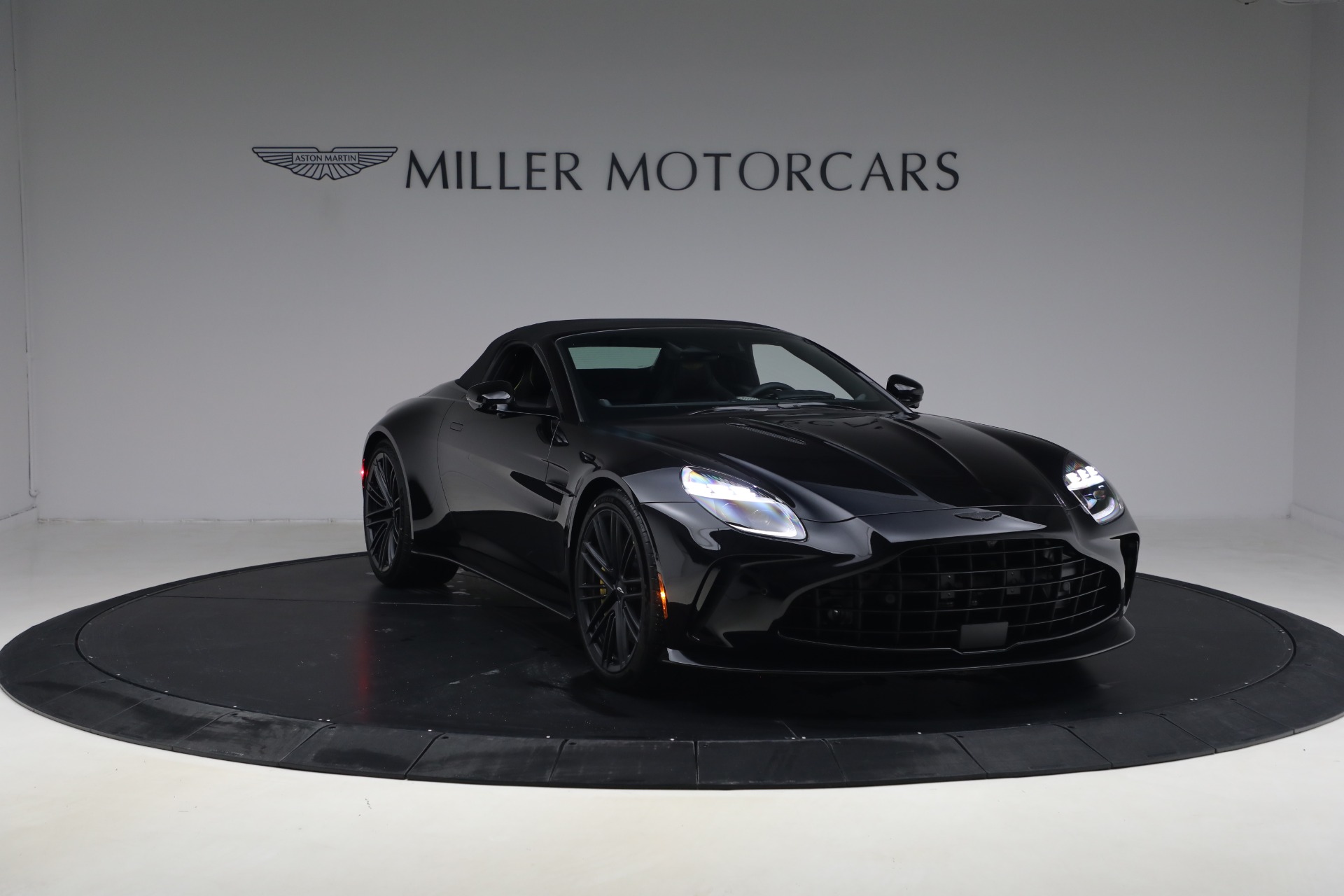 New-2026-Aston-Martin-Vantage-Roadster