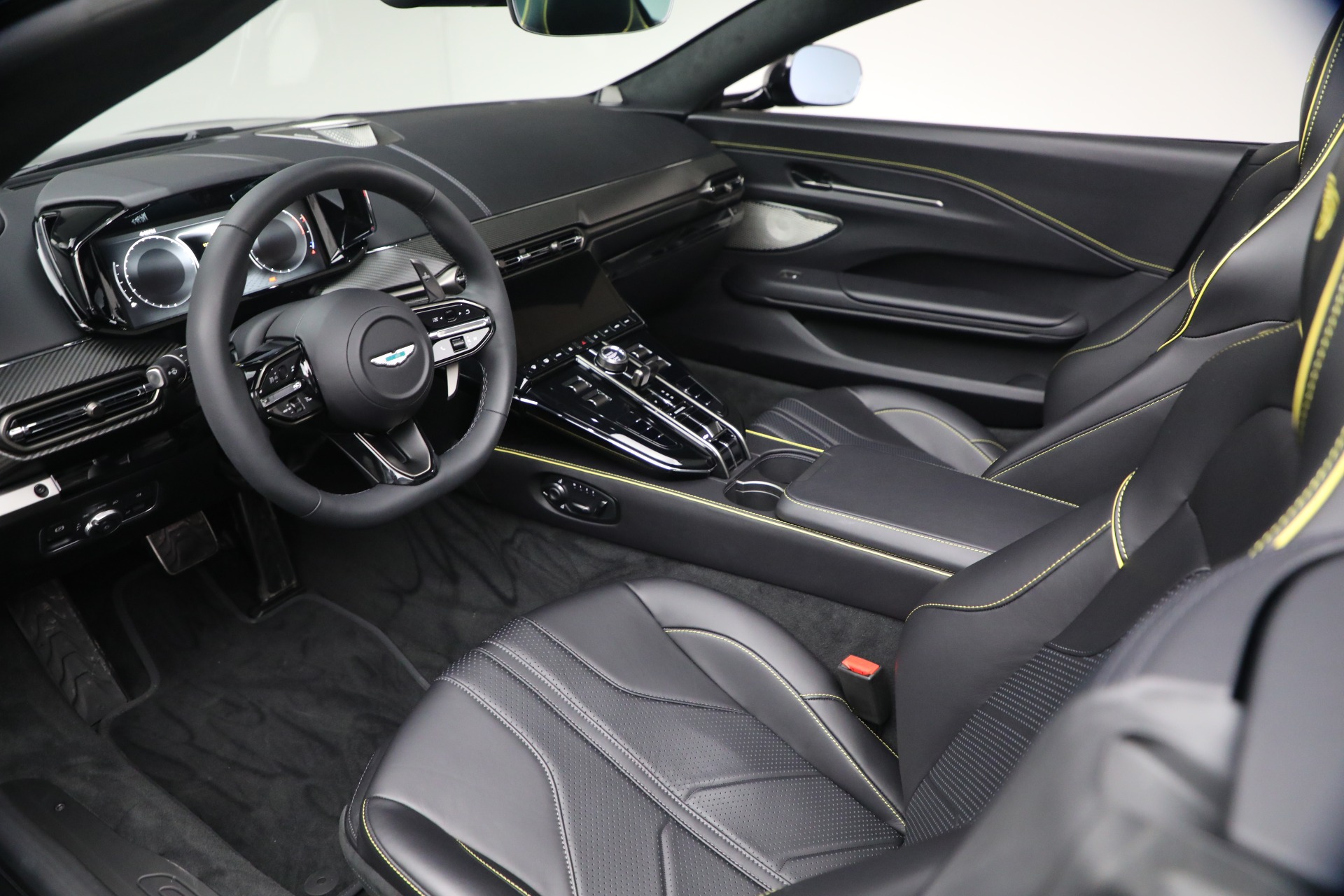 New-2026-Aston-Martin-Vantage-Roadster