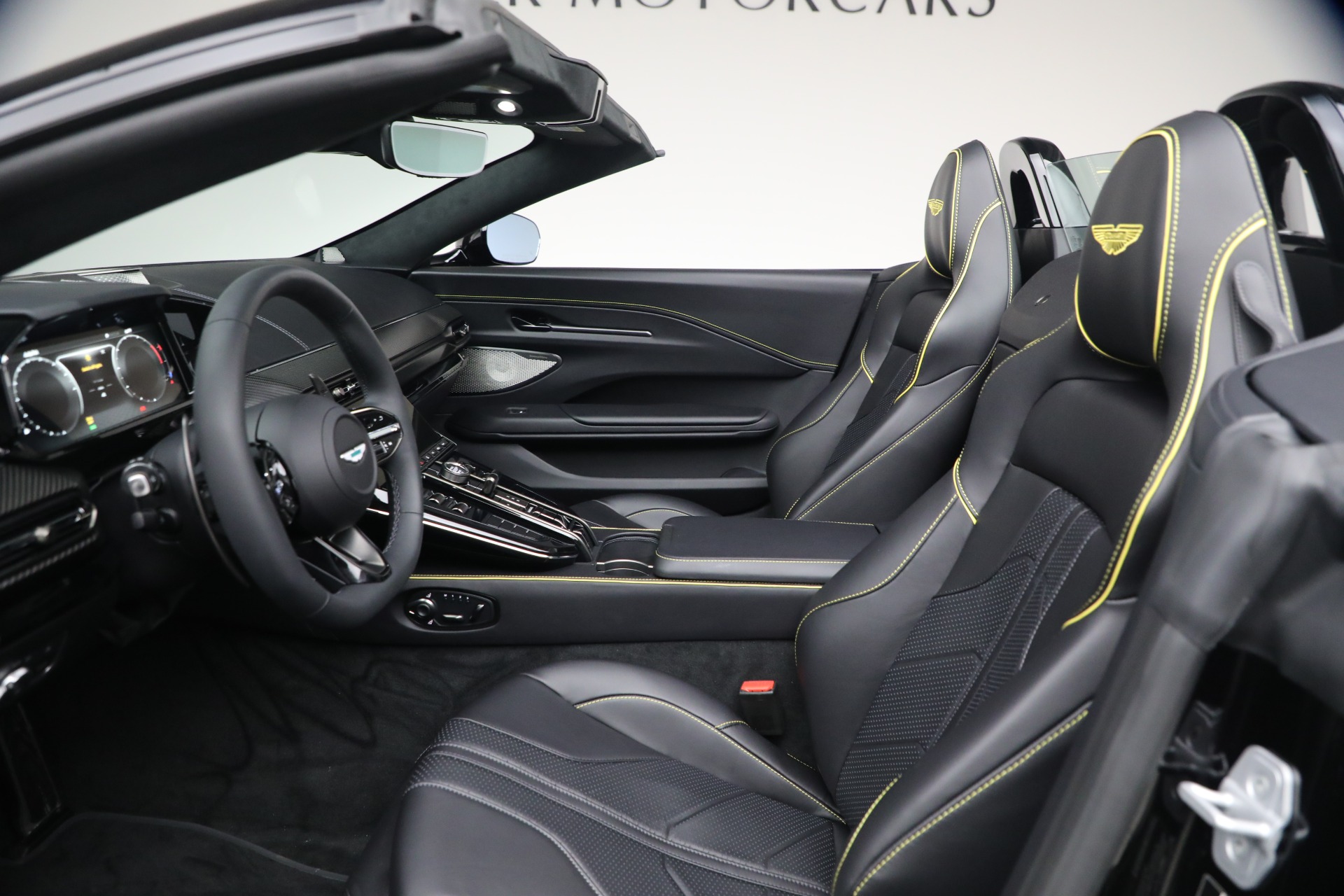 New-2026-Aston-Martin-Vantage-Roadster