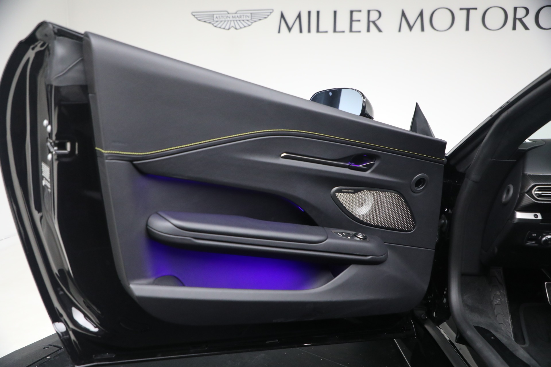 New-2026-Aston-Martin-Vantage-Roadster