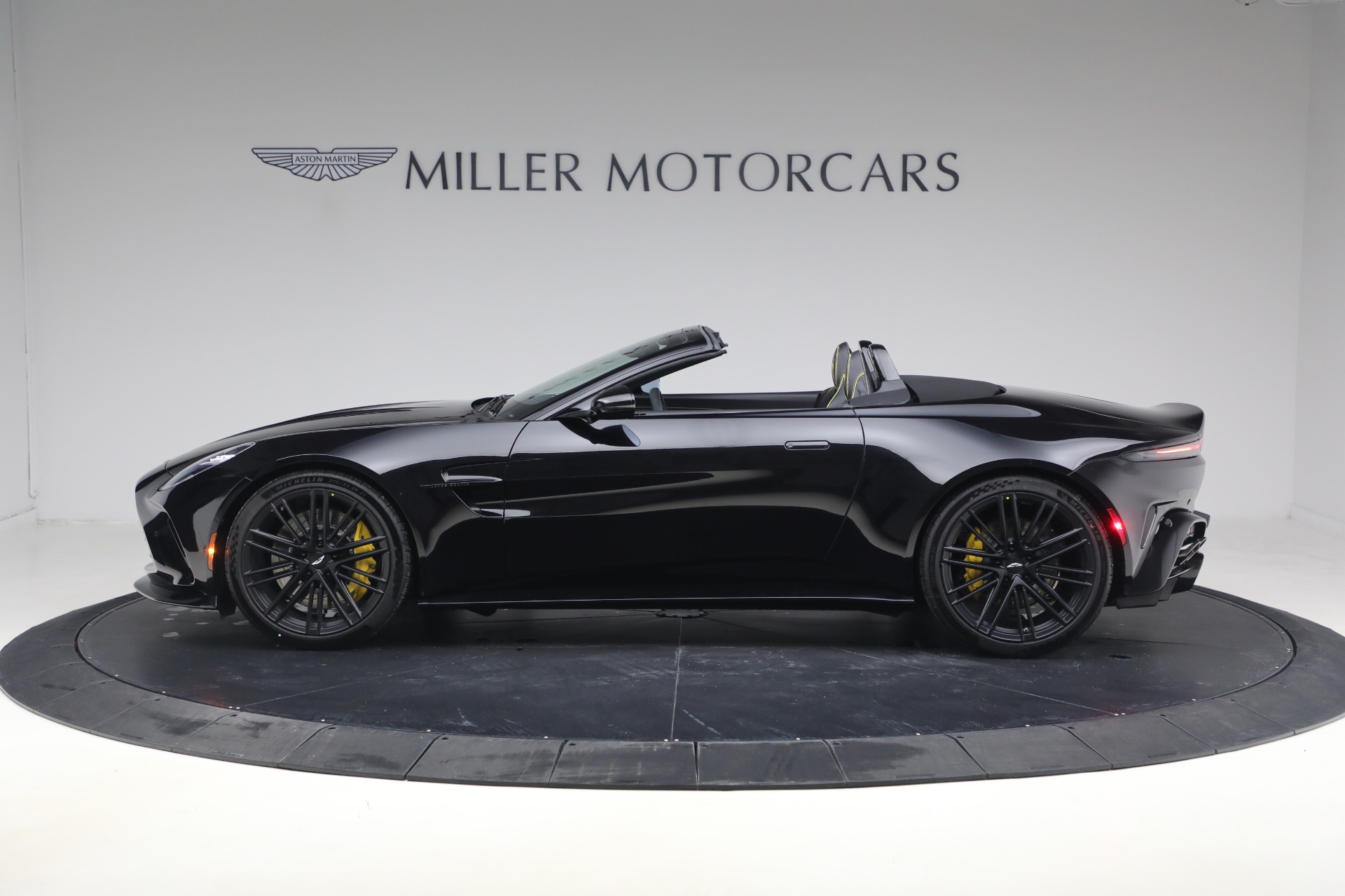 New-2026-Aston-Martin-Vantage-Roadster