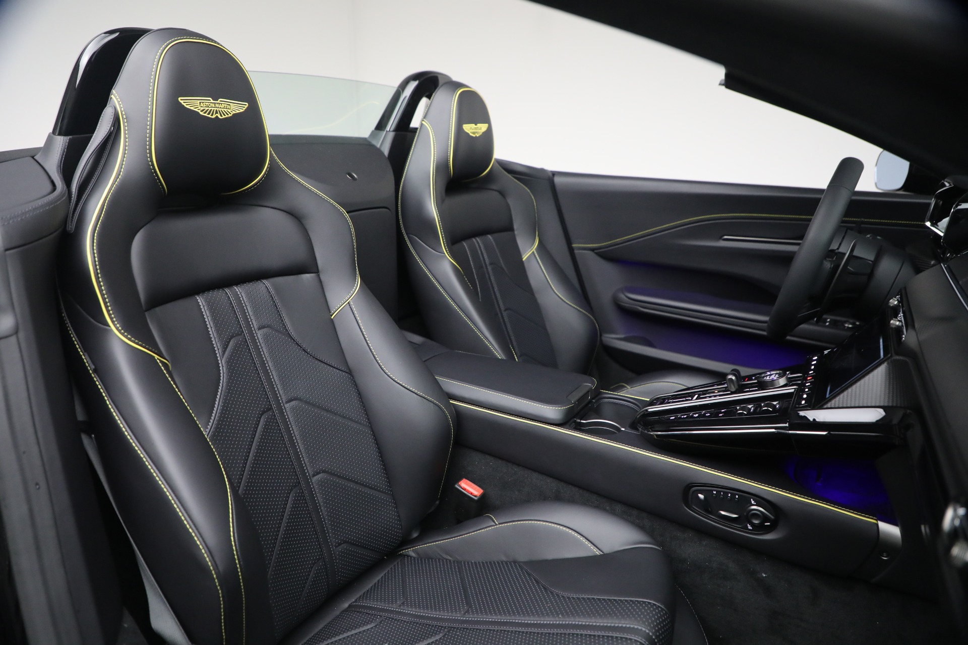 New-2026-Aston-Martin-Vantage-Roadster