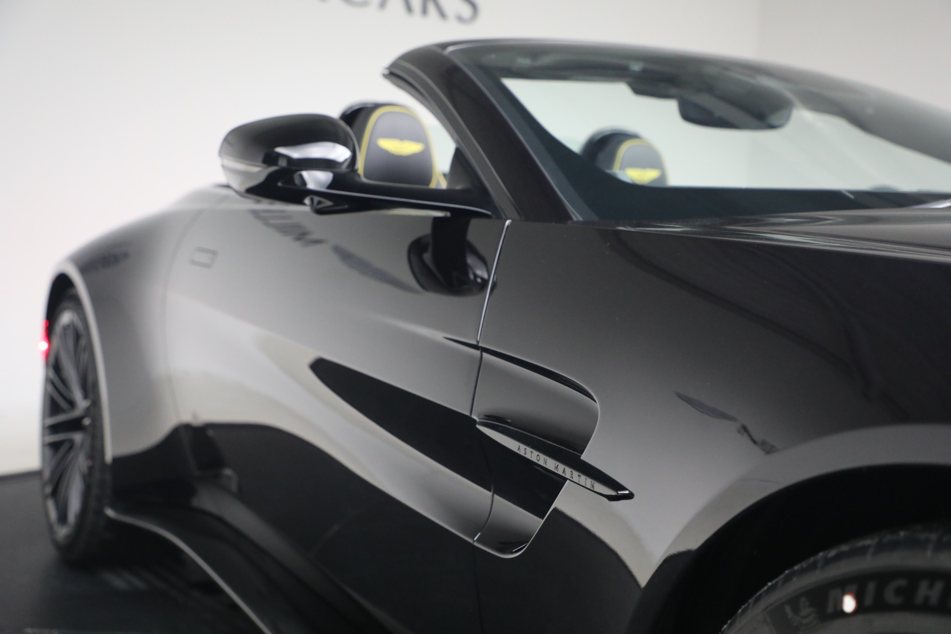 New-2026-Aston-Martin-Vantage-Roadster