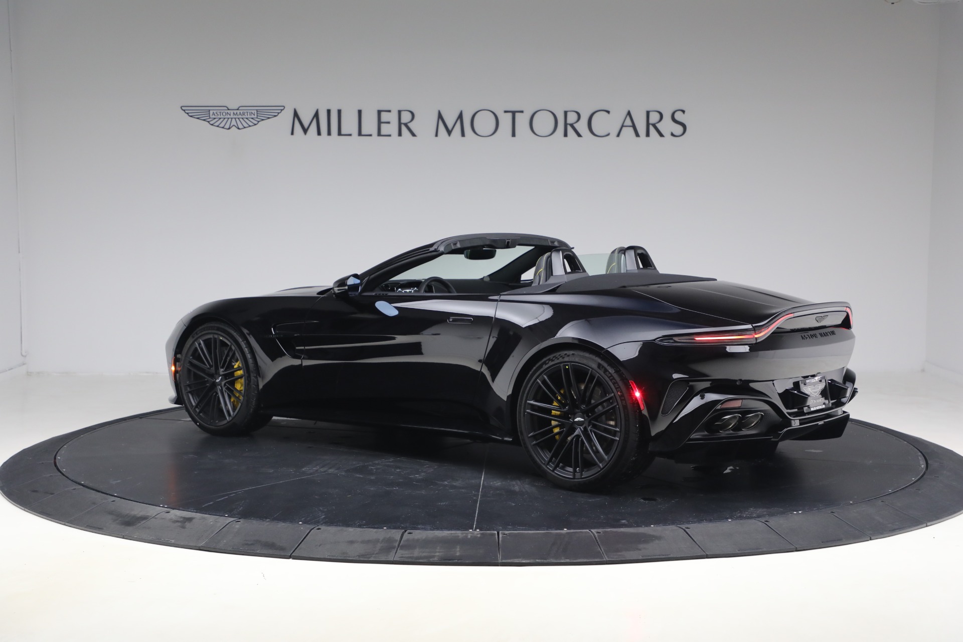 New-2026-Aston-Martin-Vantage-Roadster