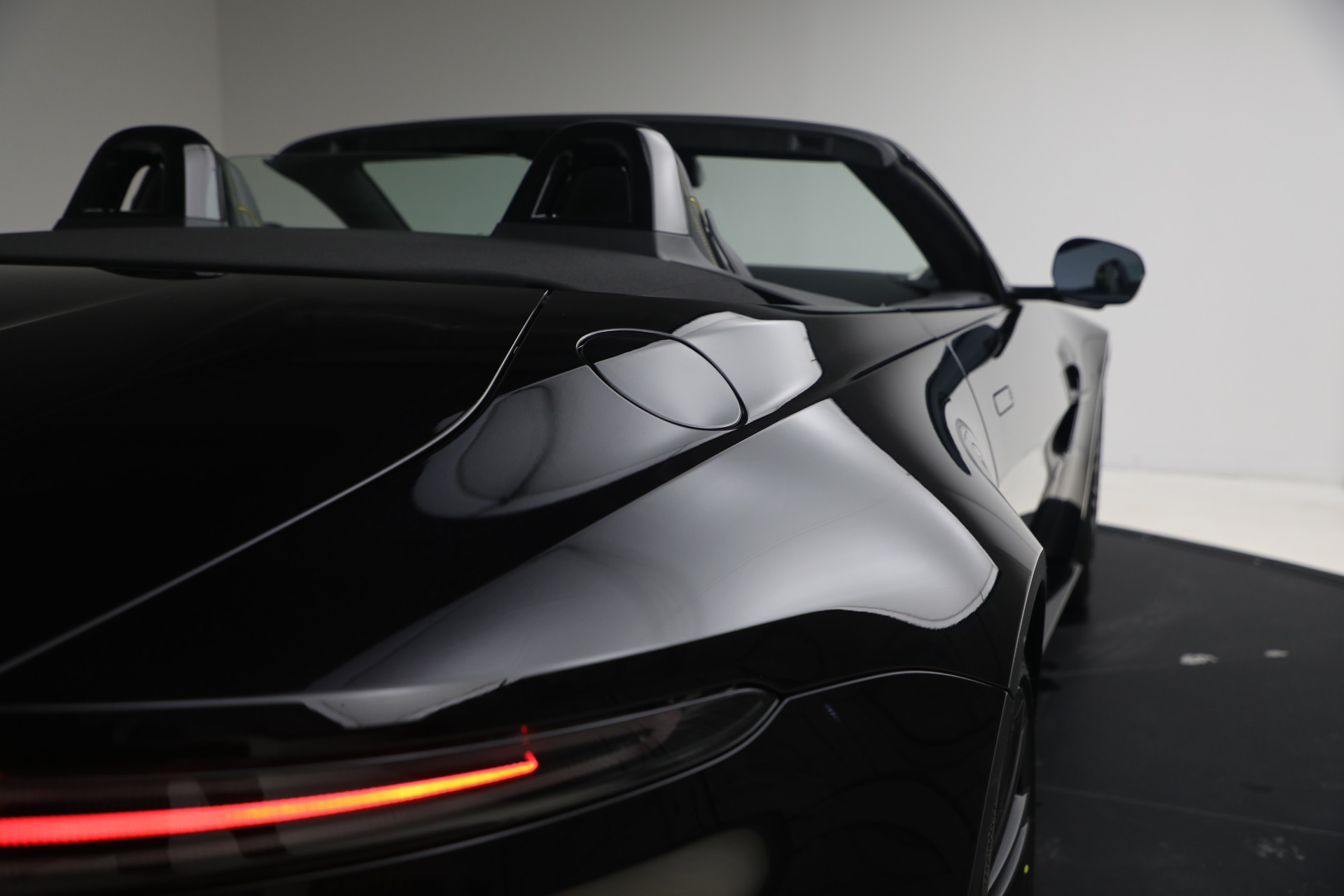 New-2026-Aston-Martin-Vantage-Roadster