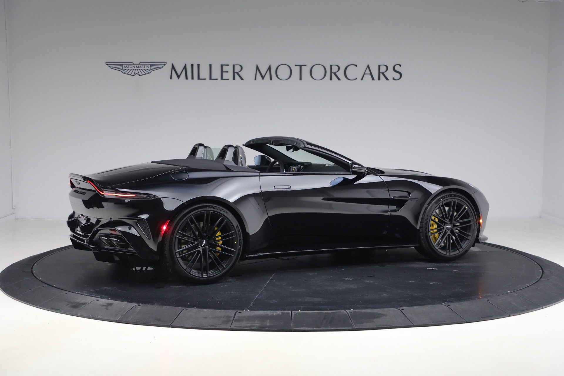 New-2026-Aston-Martin-Vantage-Roadster