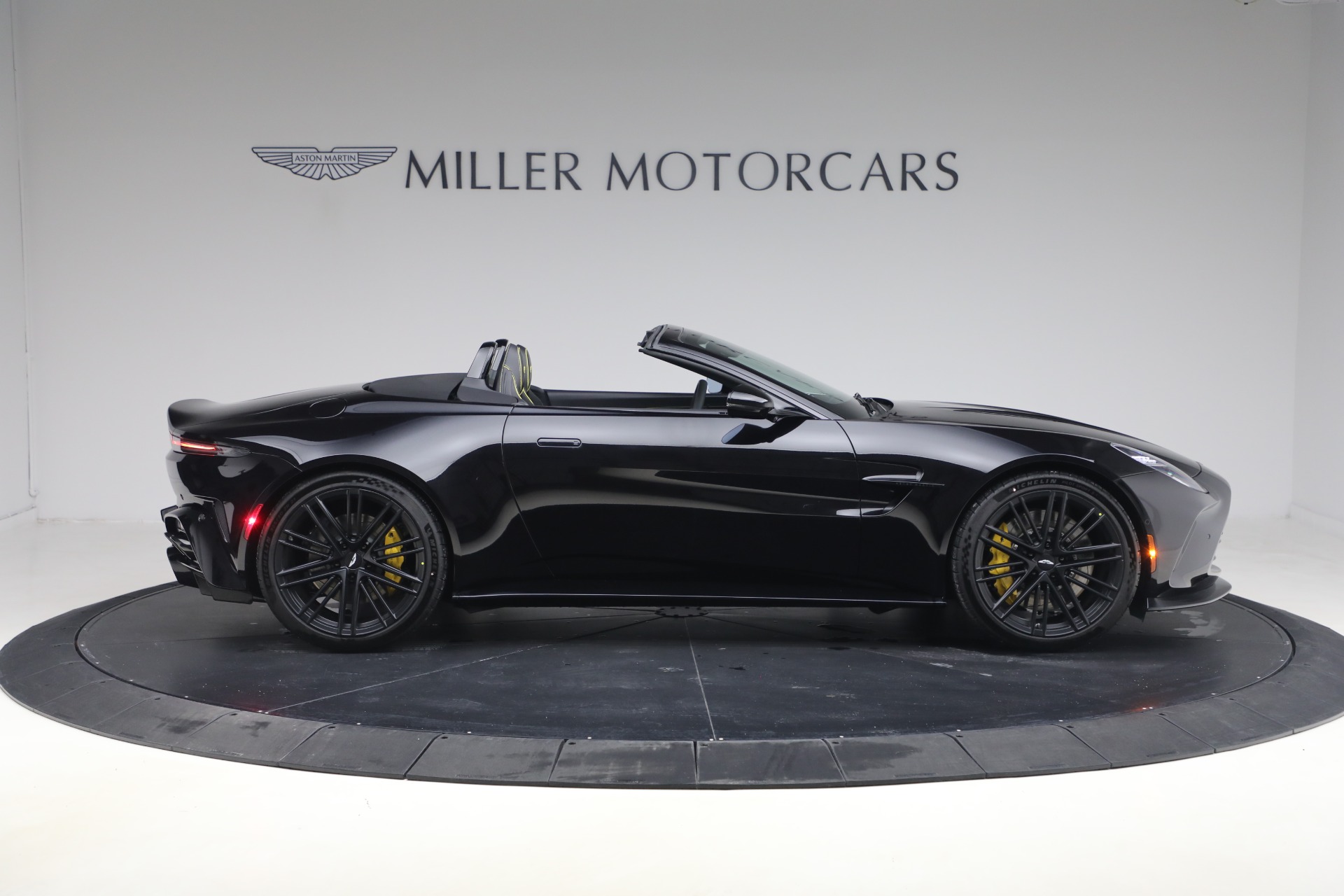 New-2026-Aston-Martin-Vantage-Roadster
