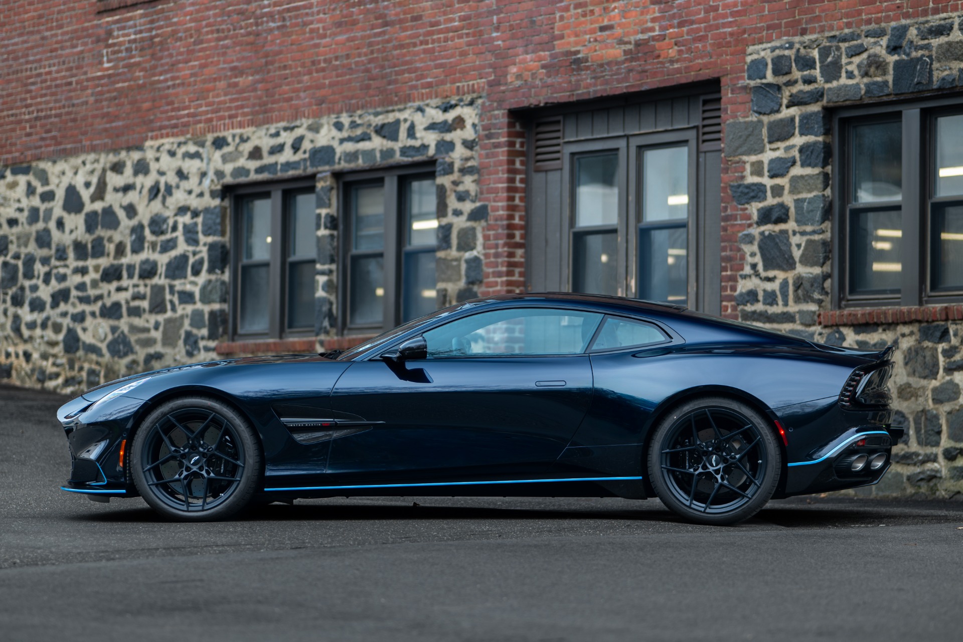 Used-2025-Aston-Martin-Vanquish