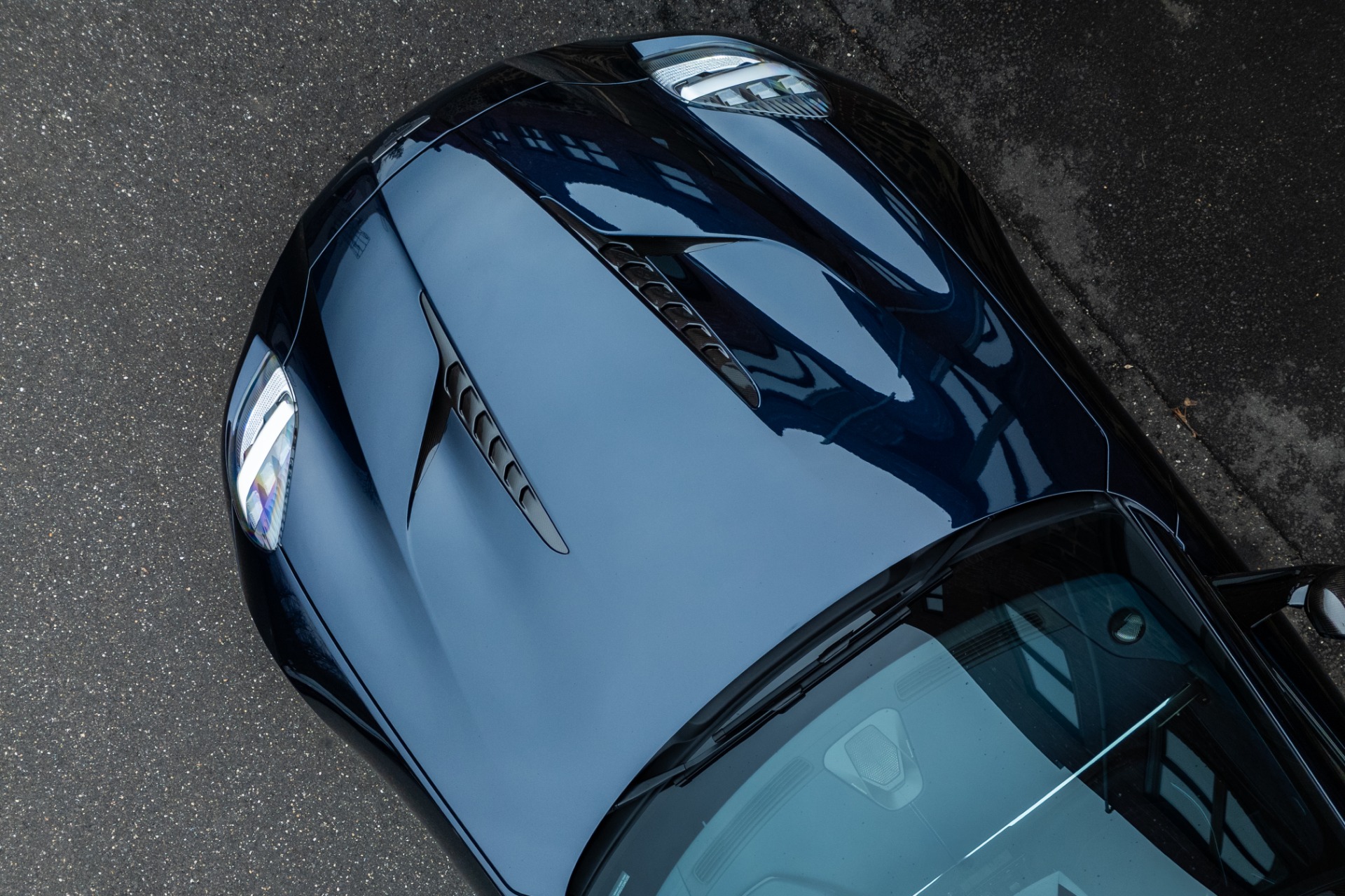 Used-2025-Aston-Martin-Vanquish