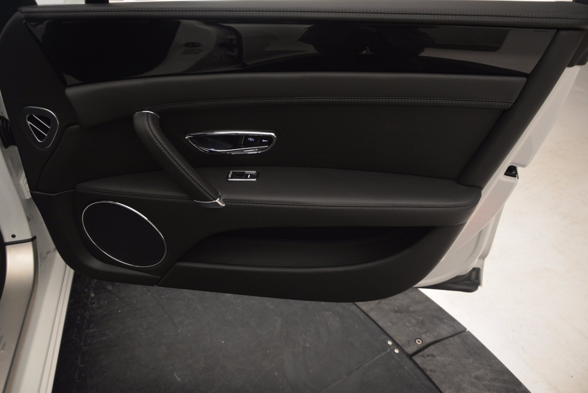 Used-2016-Bentley-Flying-Spur-V8