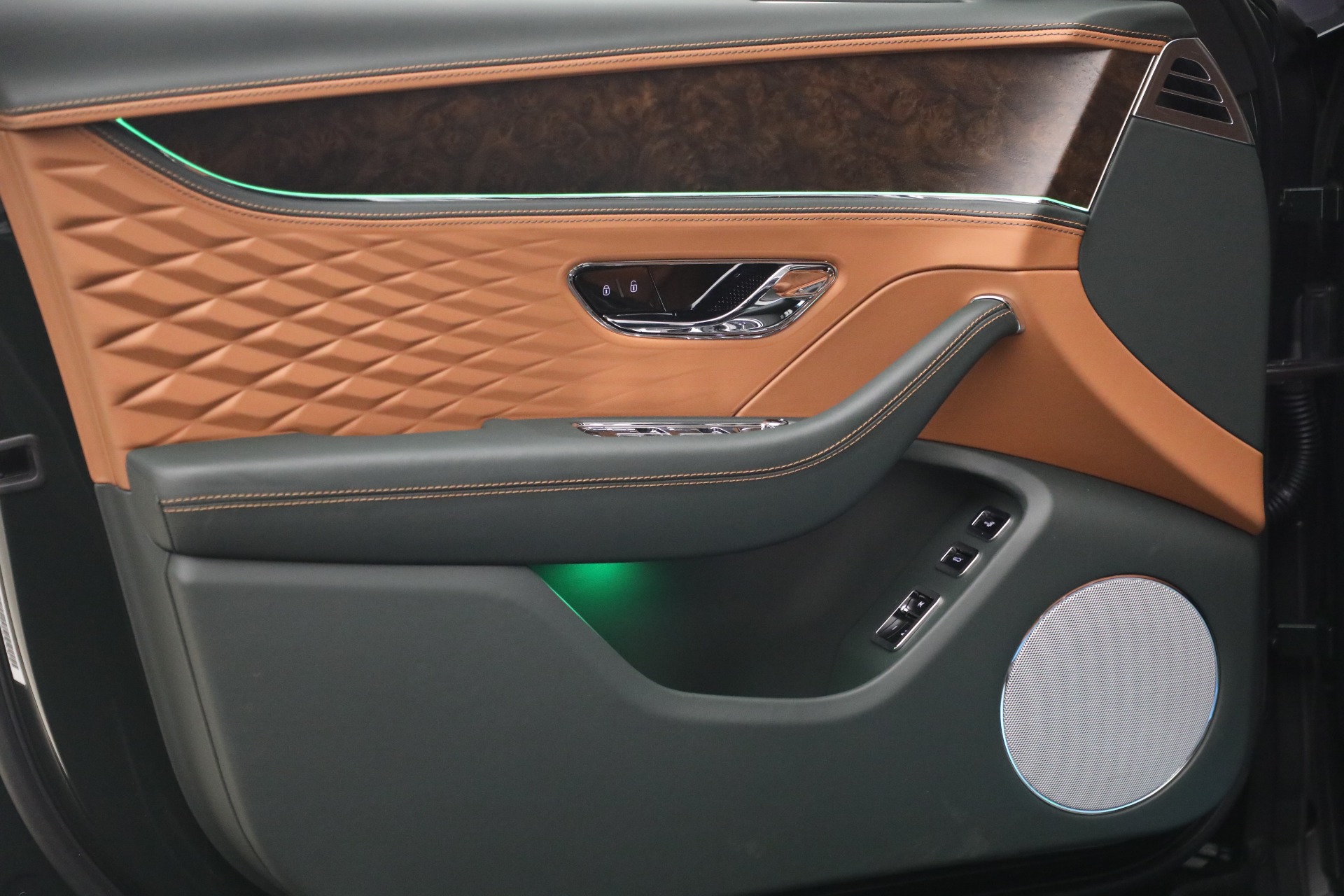 New-2026-Bentley-Flying-Spur-Azure
