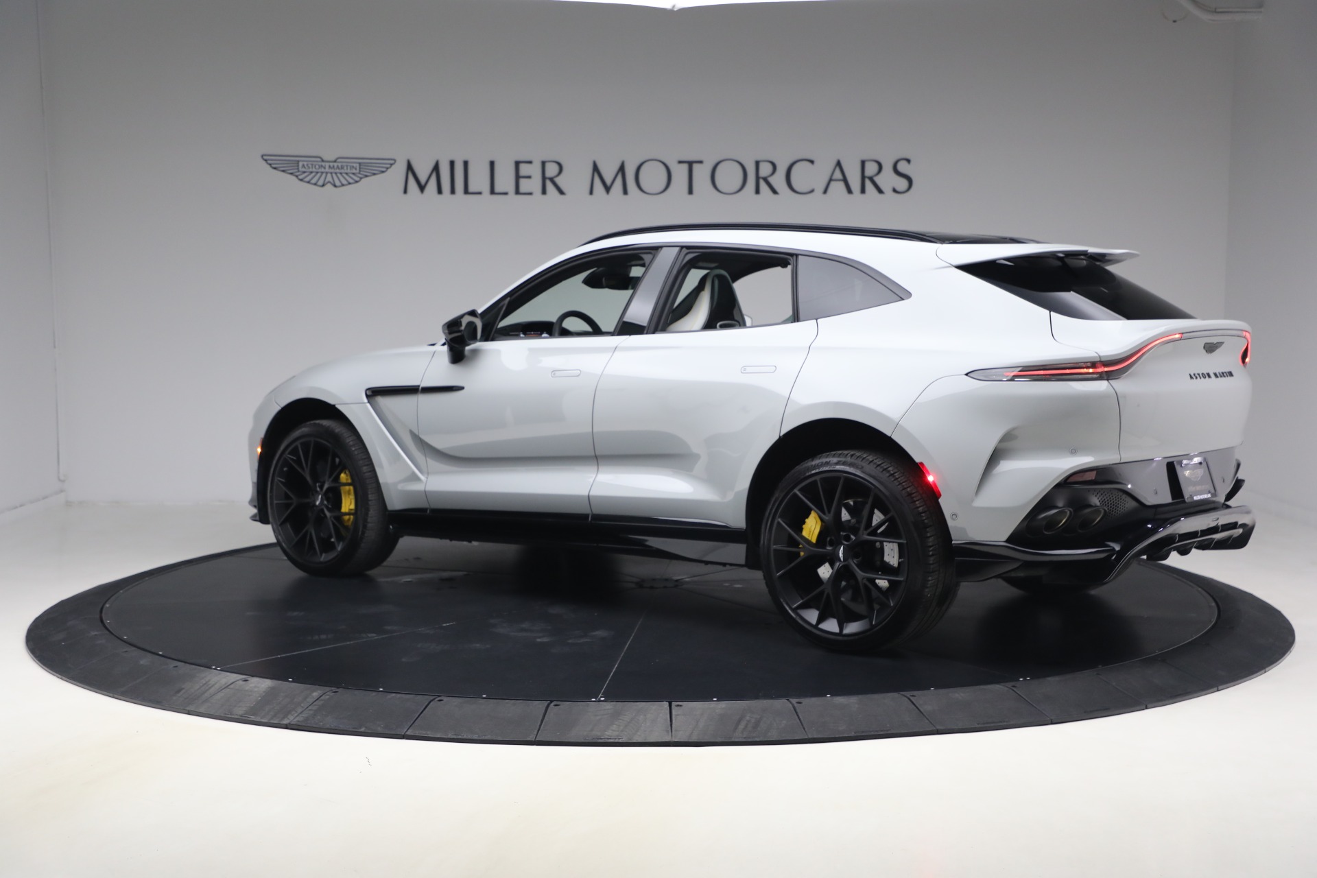 Used-2025-Aston-Martin-DBX-707