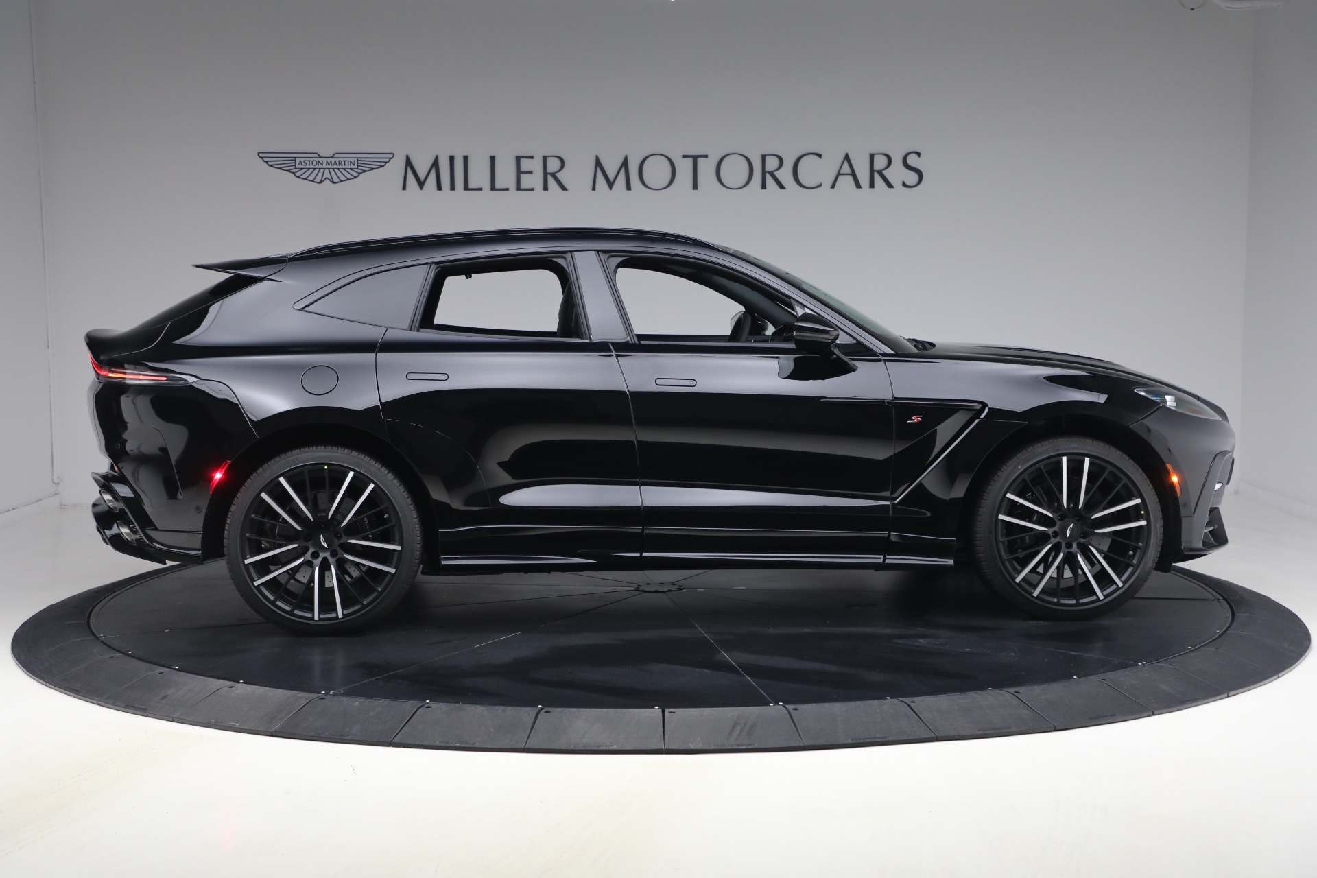 New-2026-Aston-Martin-DBX-S