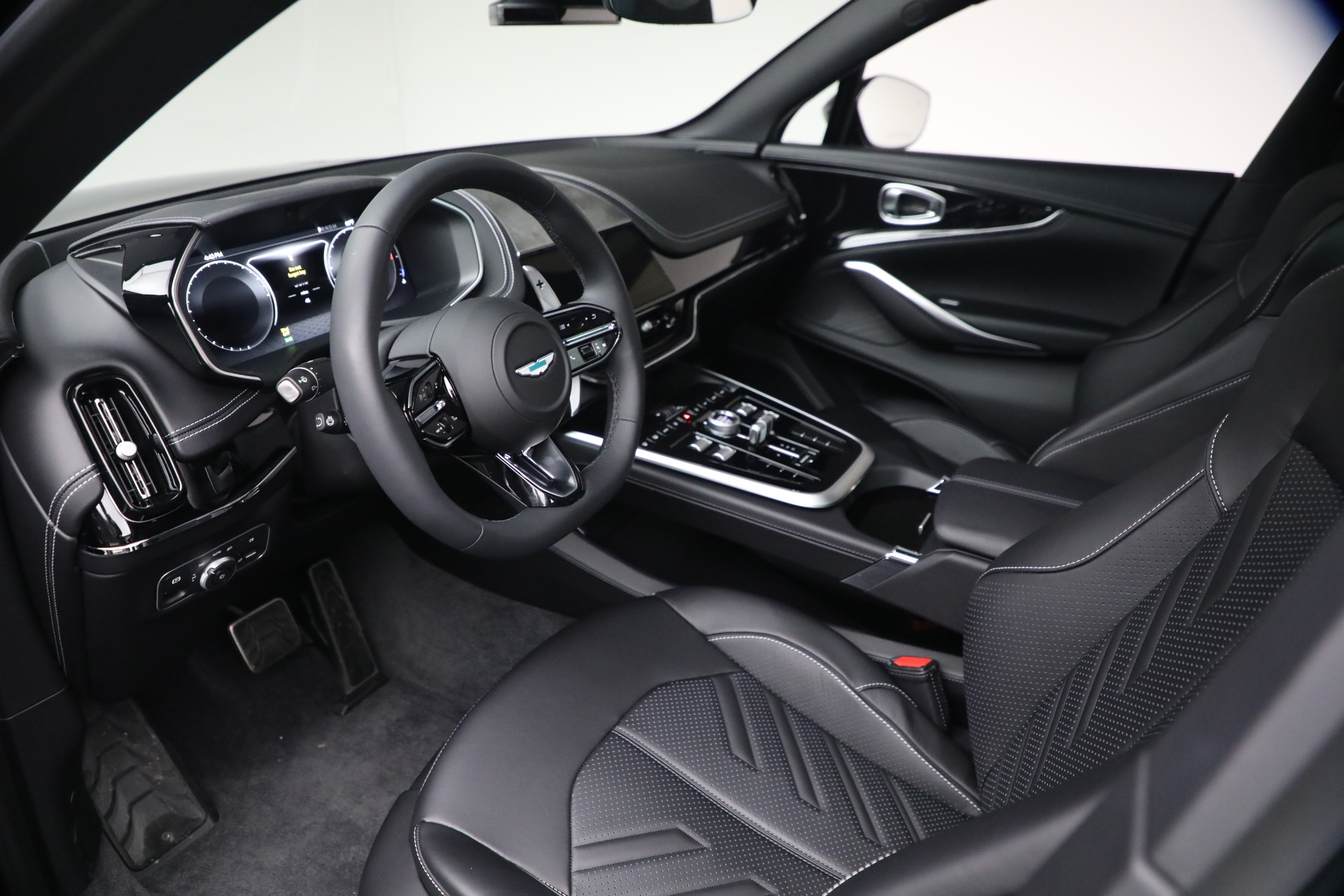 New-2026-Aston-Martin-DBX-S
