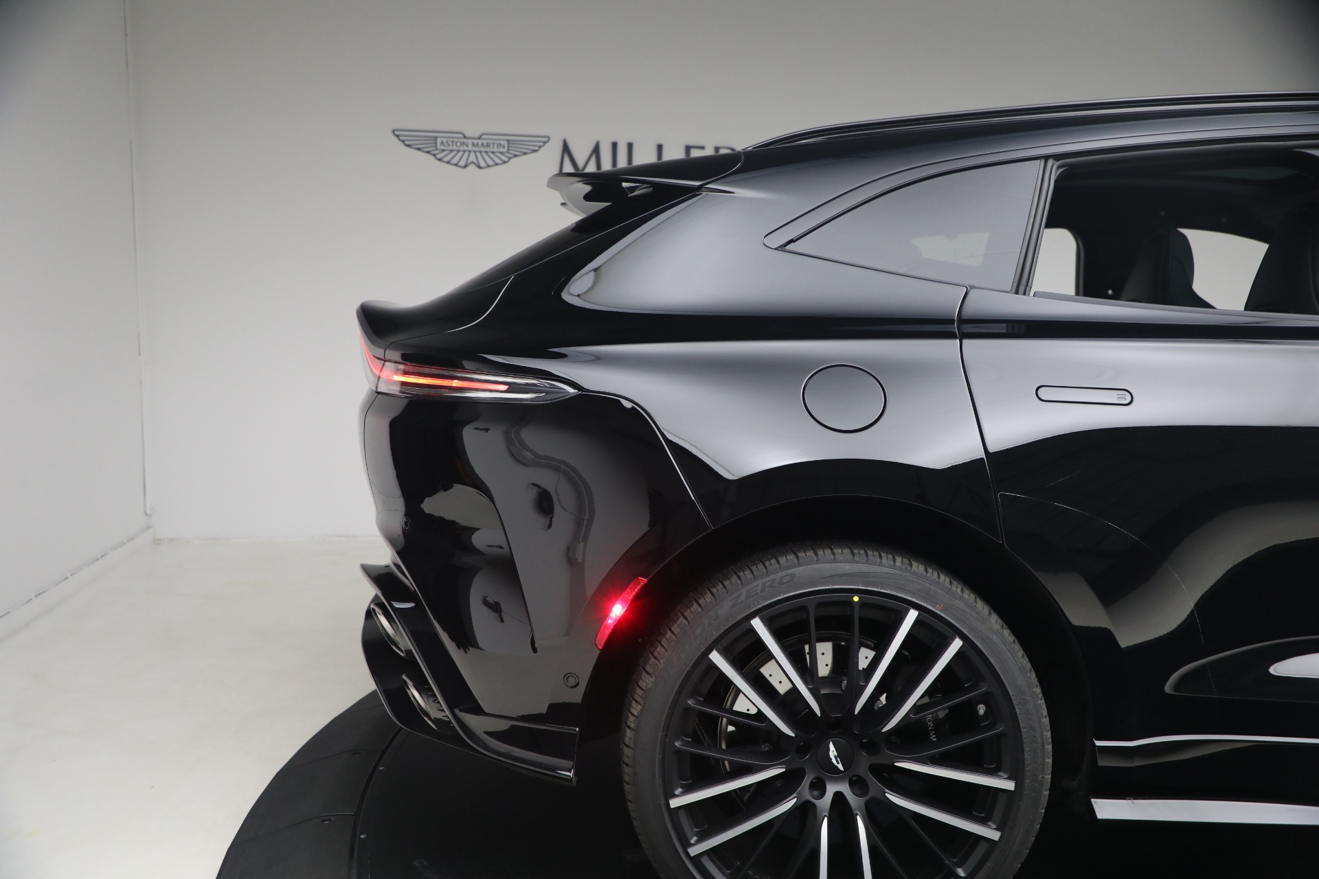 New-2026-Aston-Martin-DBX-S