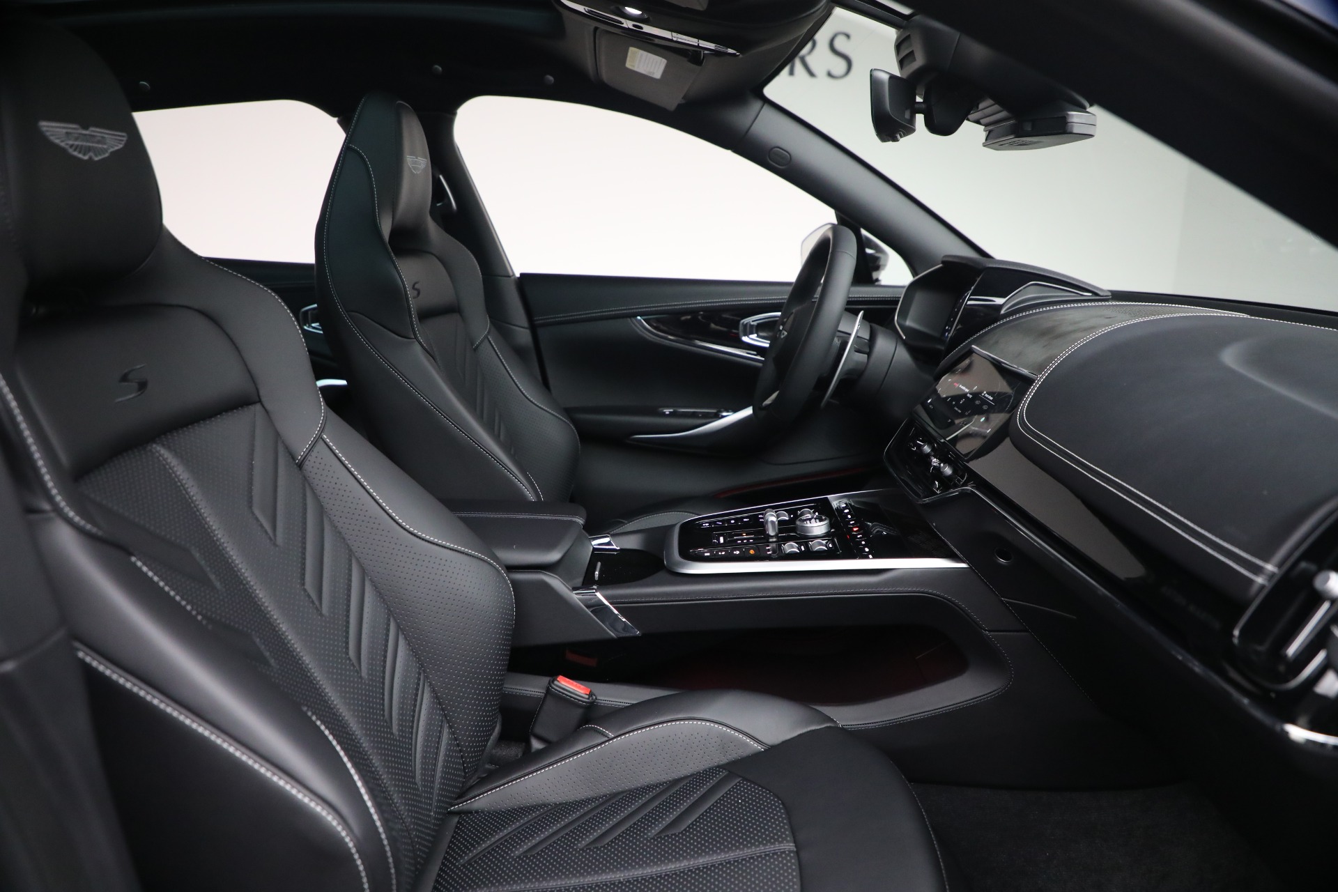 New-2026-Aston-Martin-DBX-S