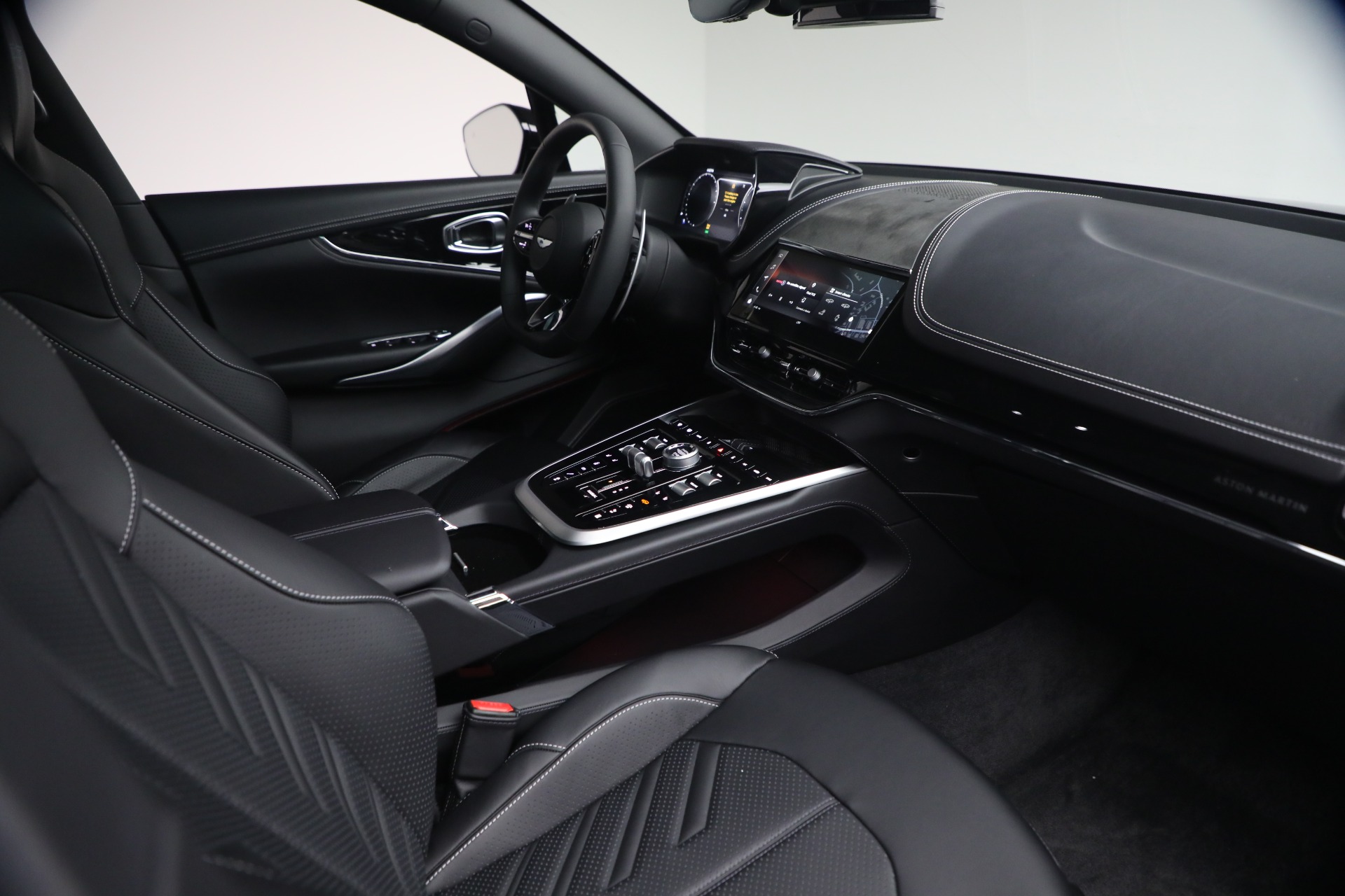 New-2026-Aston-Martin-DBX-S