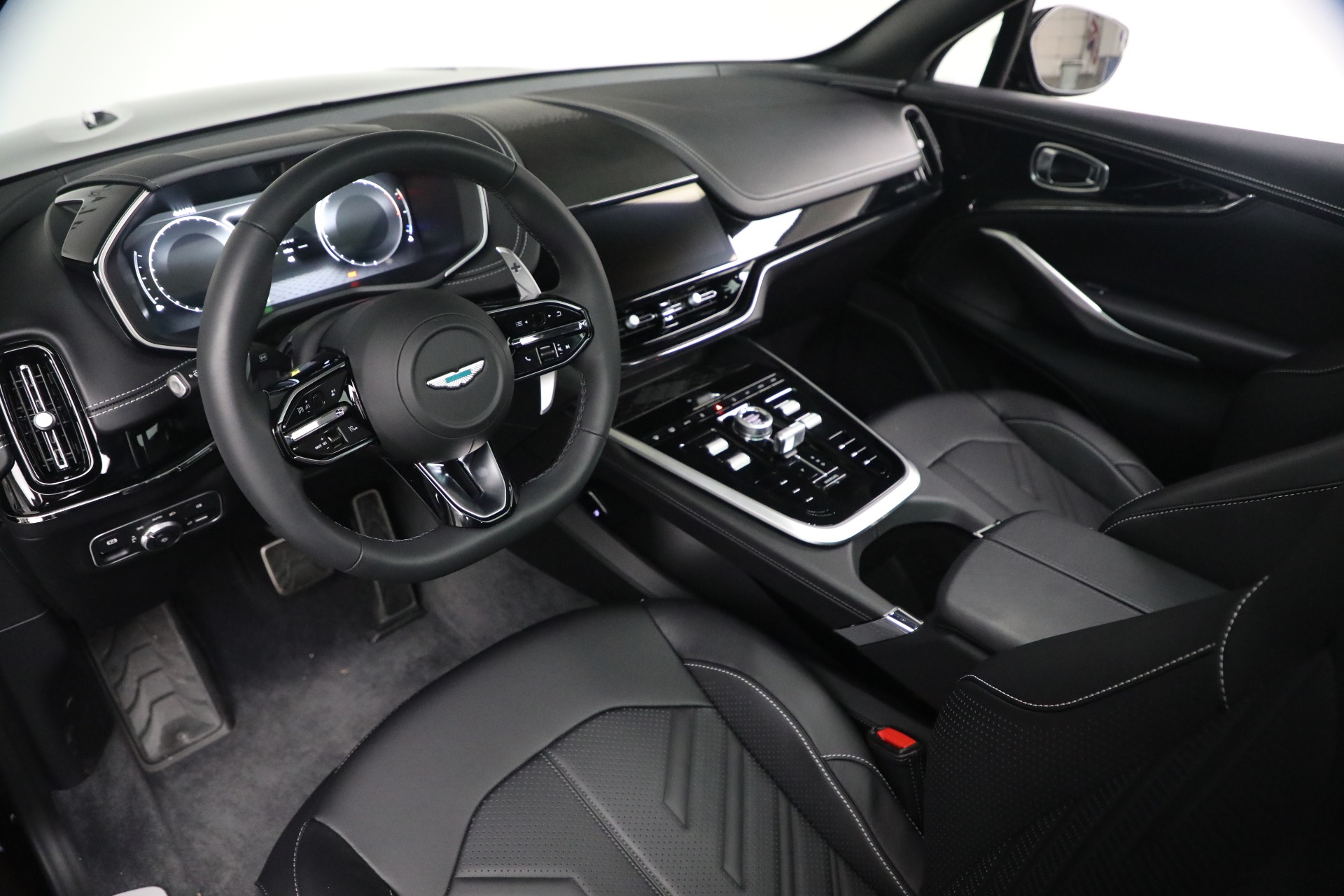 New-2026-Aston-Martin-DBX-S