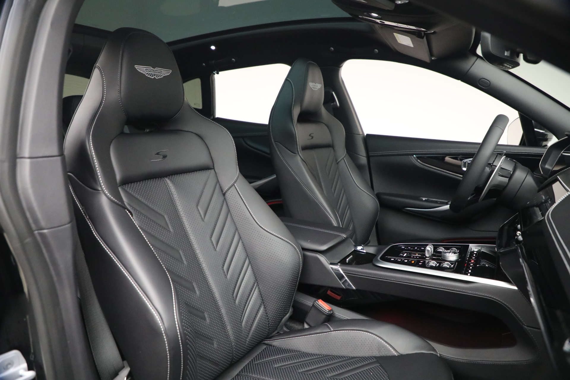 New-2026-Aston-Martin-DBX-S
