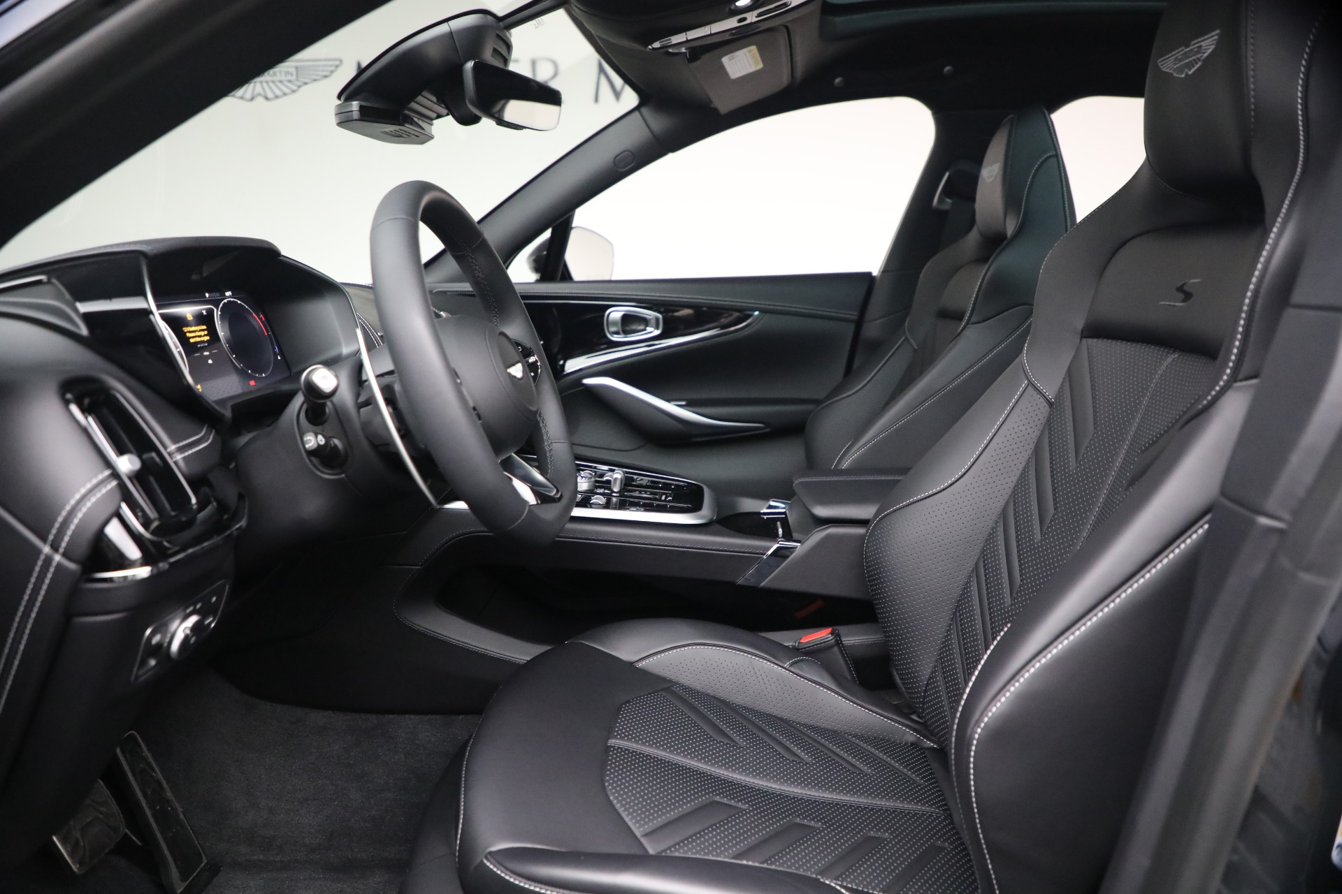 New-2026-Aston-Martin-DBX-S