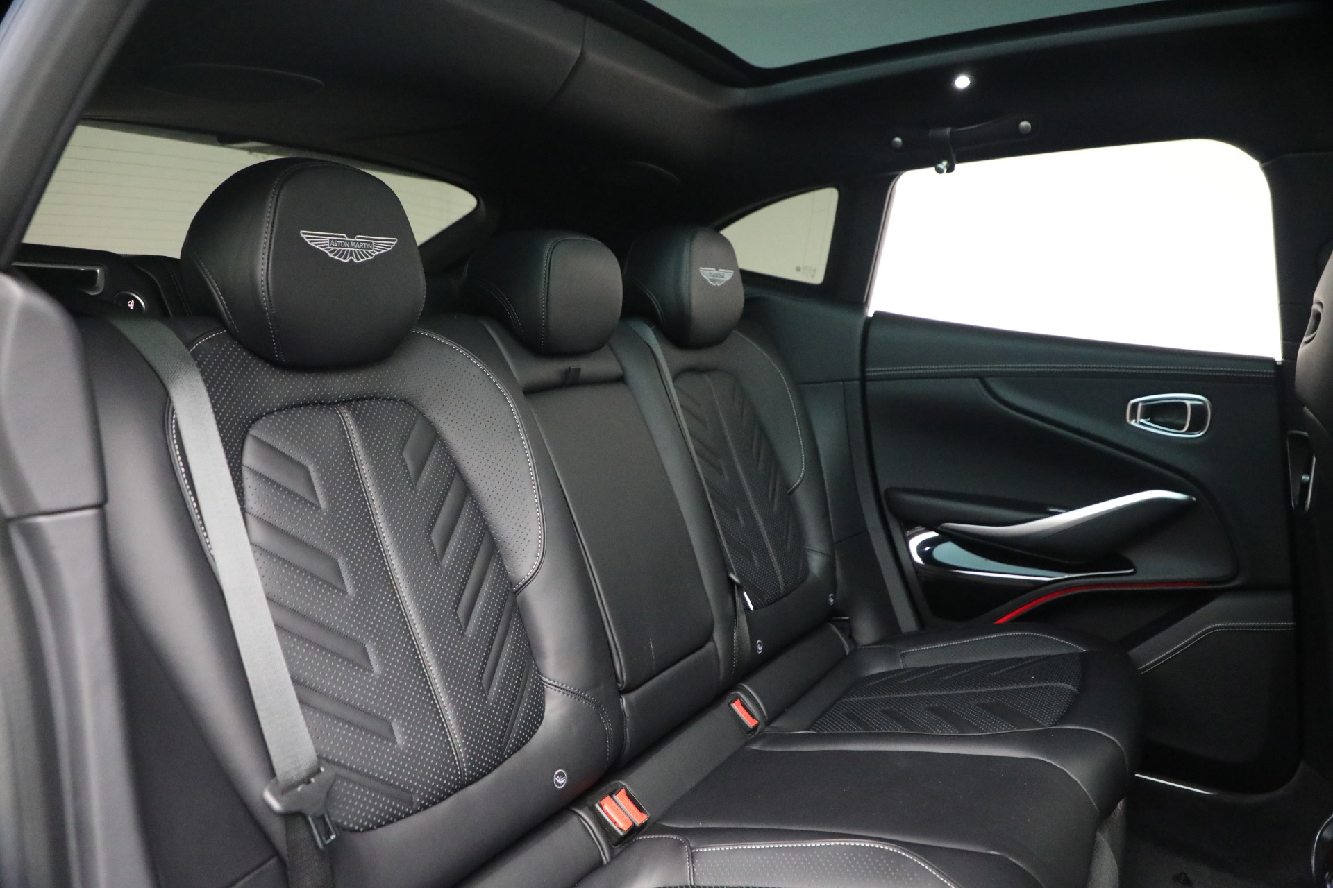 New-2026-Aston-Martin-DBX-S
