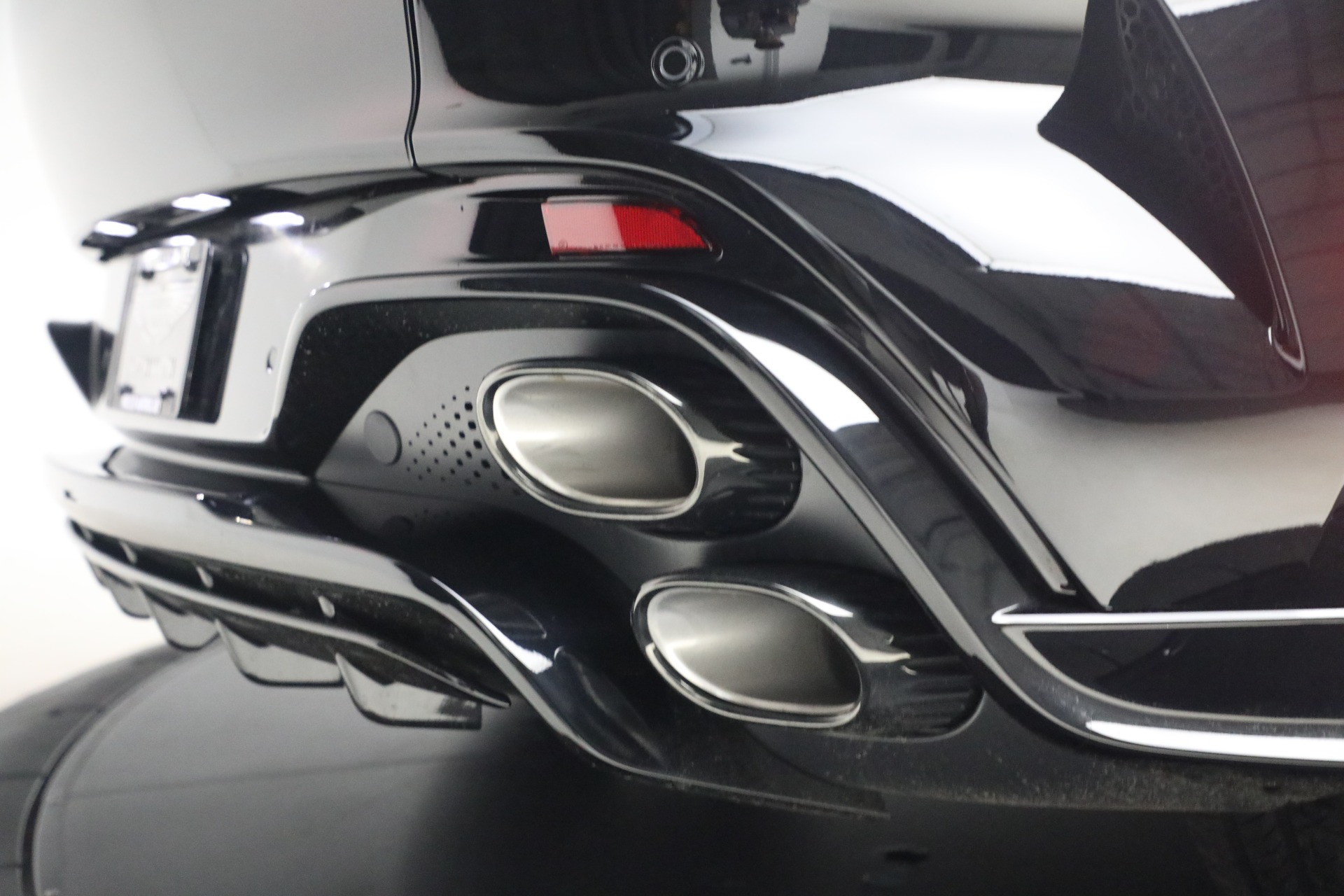 New-2026-Aston-Martin-DBX-S