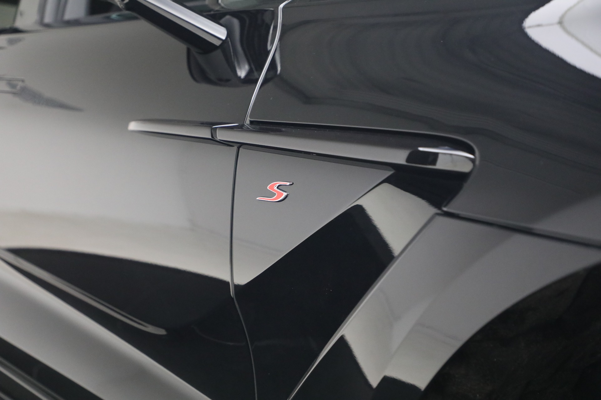 New-2026-Aston-Martin-DBX-S