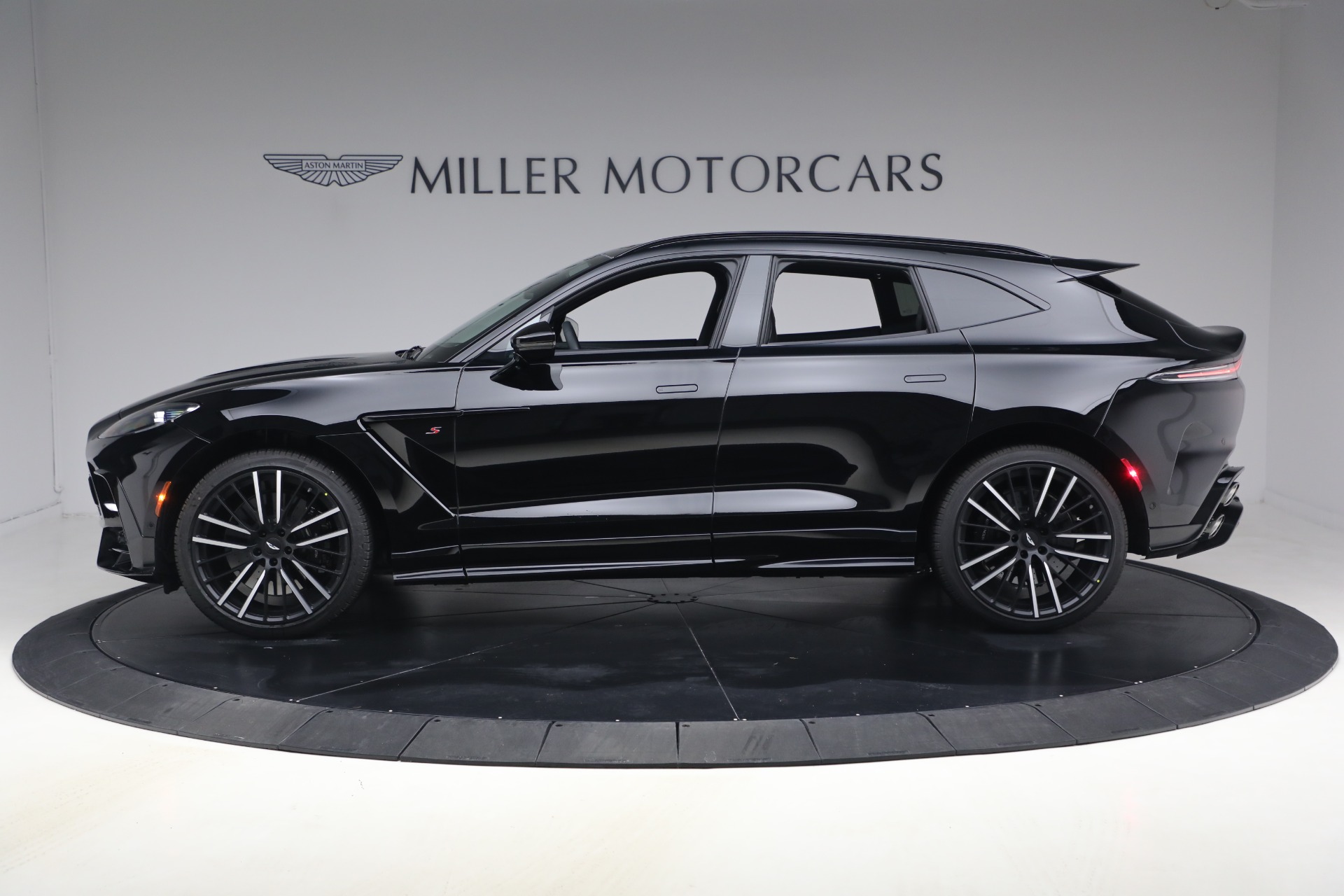 New-2026-Aston-Martin-DBX-S