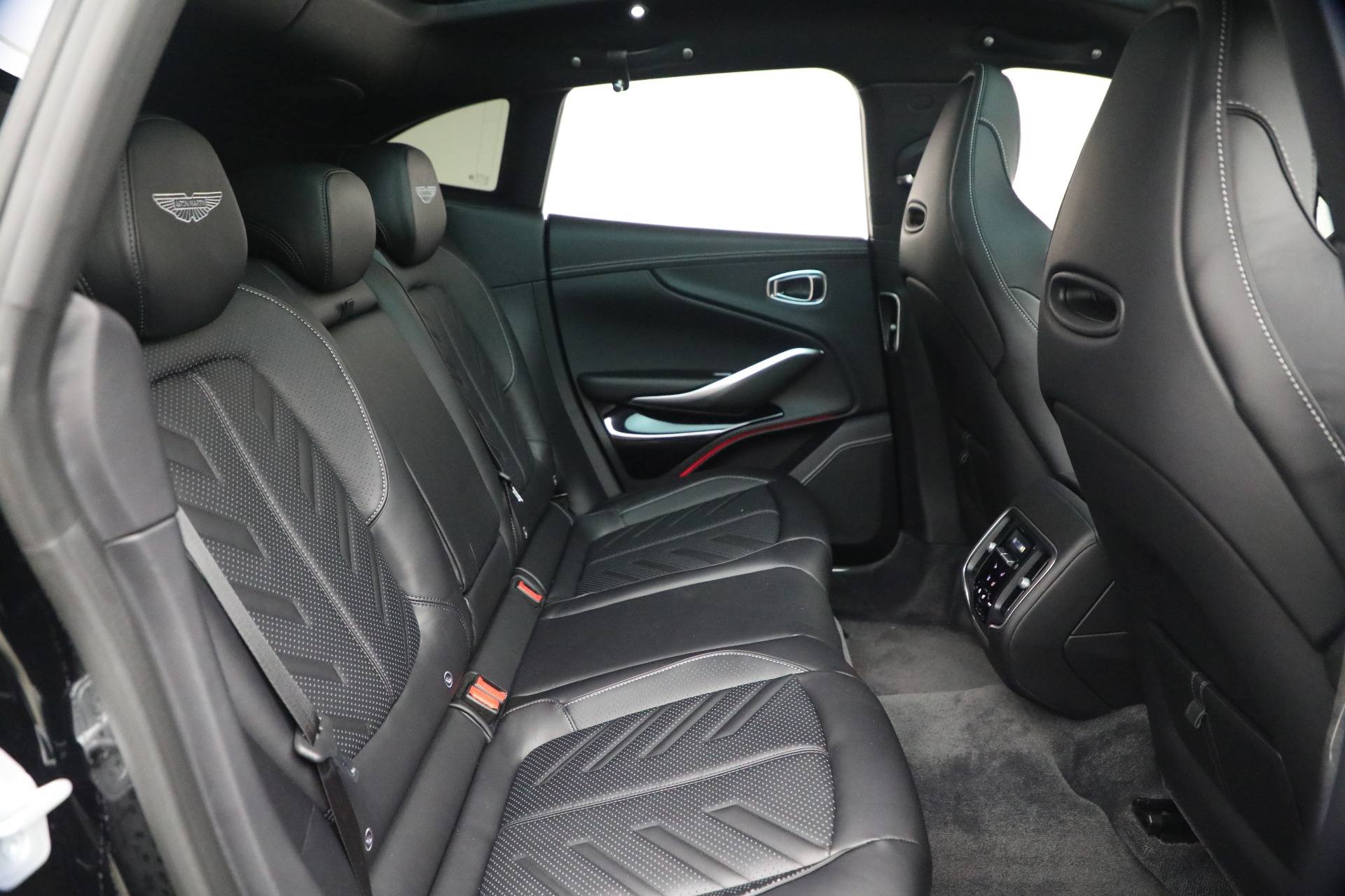 New-2026-Aston-Martin-DBX-S