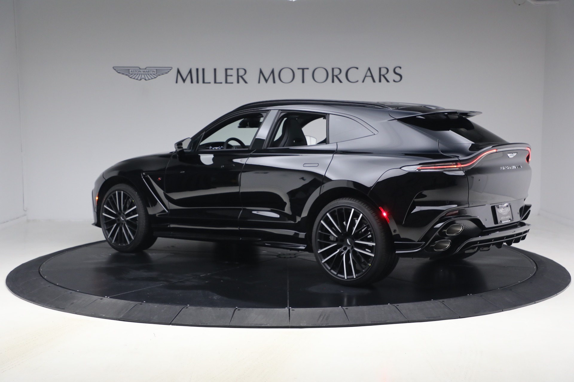 New-2026-Aston-Martin-DBX-S