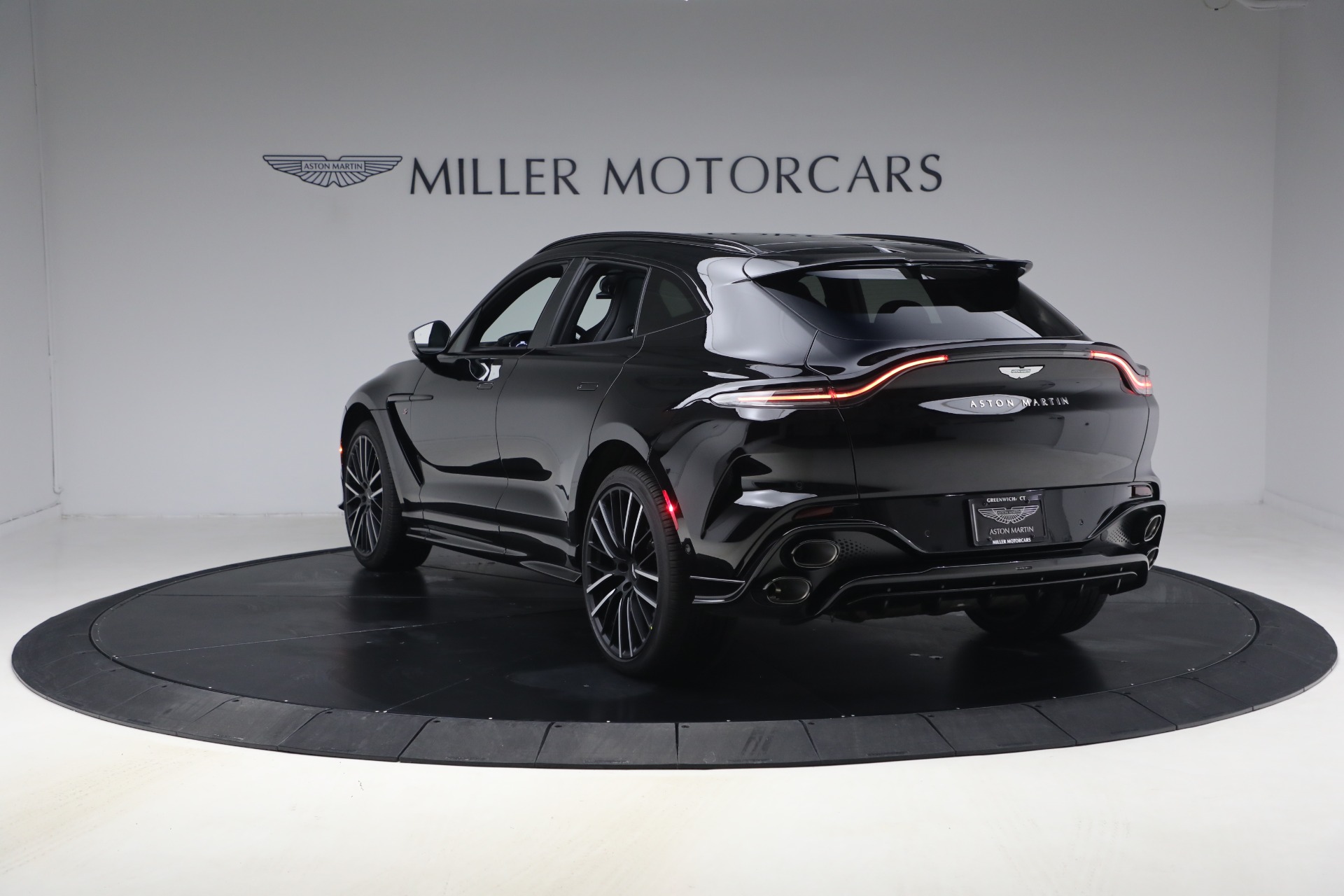 New-2026-Aston-Martin-DBX-S