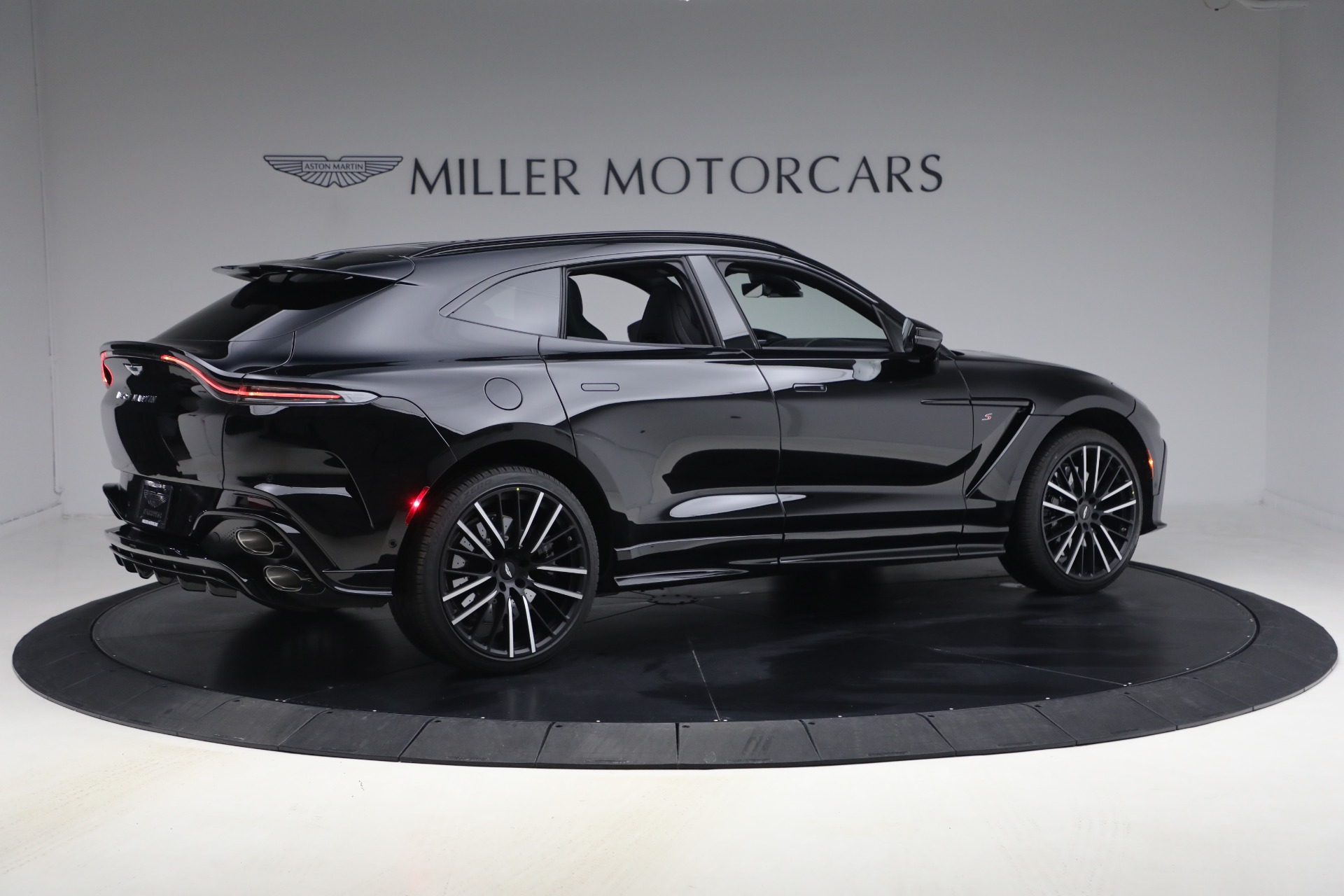New-2026-Aston-Martin-DBX-S